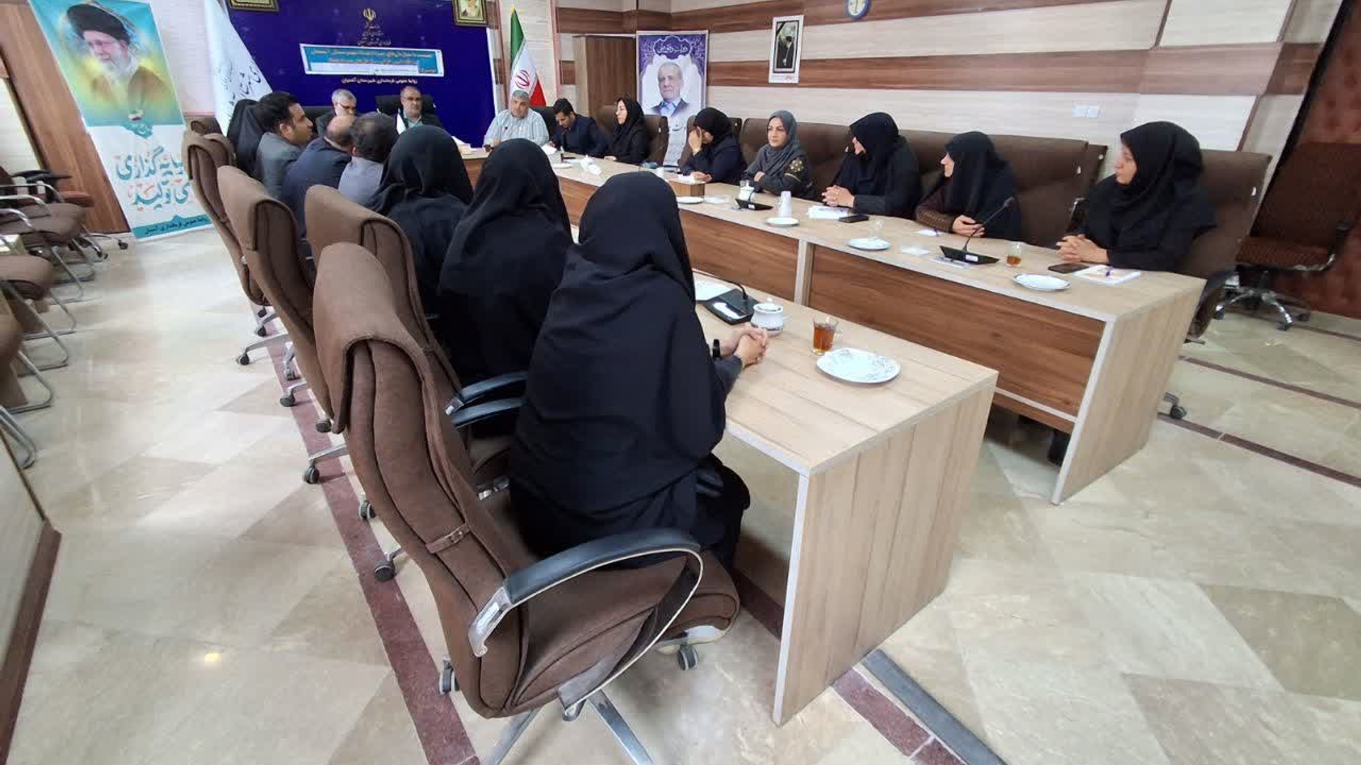 نشست سازمان‌های مردم‌نهاد آشتیان با موضوع تبیین برنامه «اقدام شبکه مدیریت محله‌محور