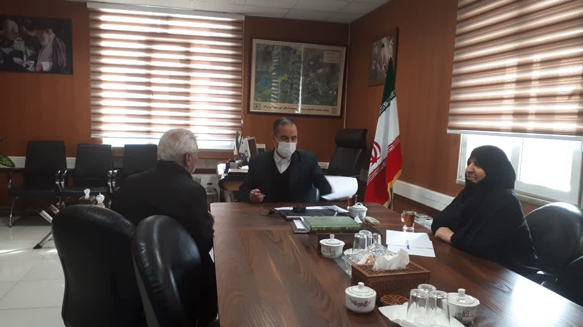 #رسیدگی_به_درخواست_های_مردمی 
🔵🔴رسیدگی به مشكلات شهروندان در برنامه ملاقات مردمی با فرماندار  شهرستان اراک