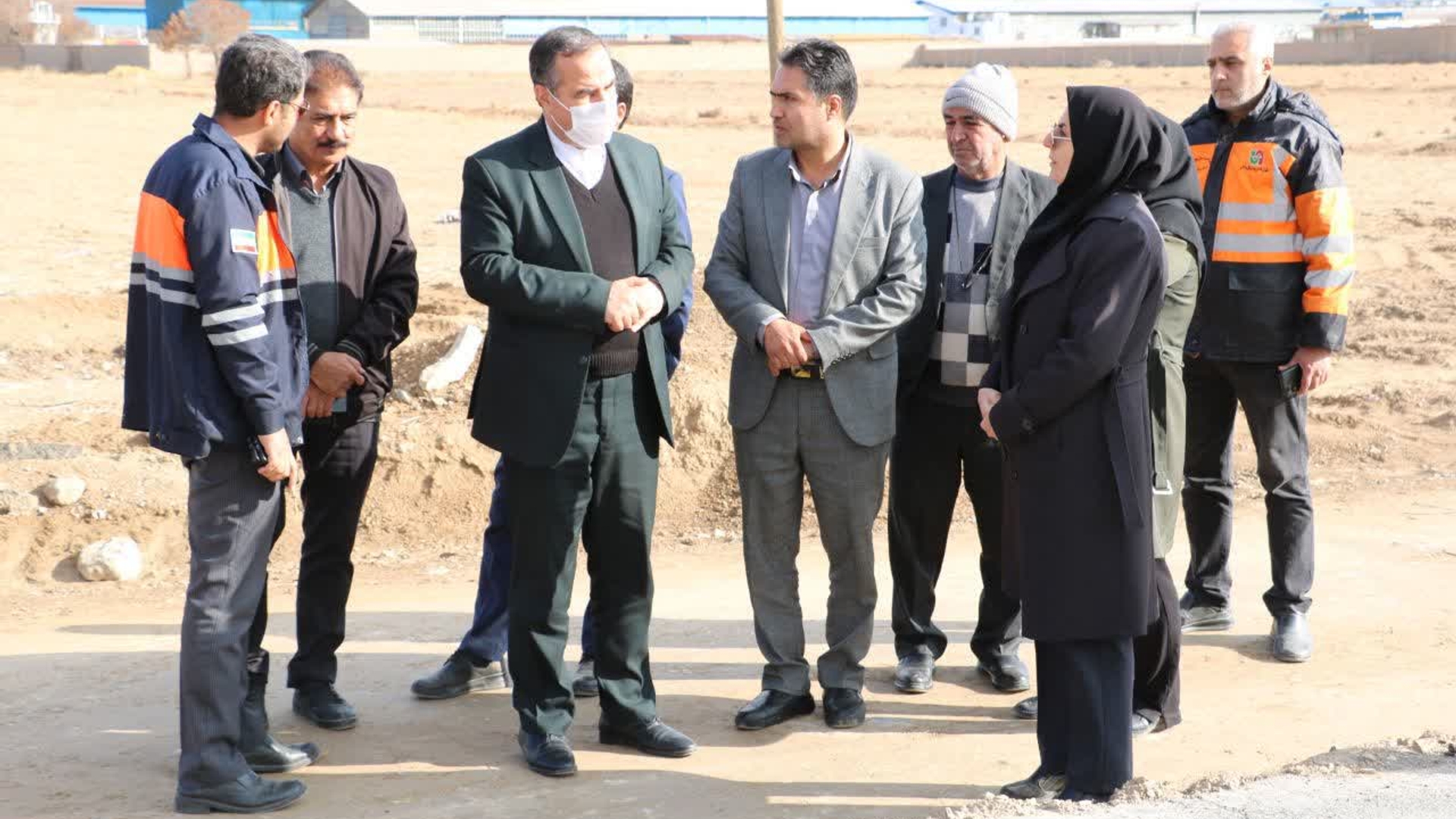 فرماندار شهرستان اراک از پیشرفت عملیات تعریض جاده آنتنی روستای موتاباد بازدید کرد