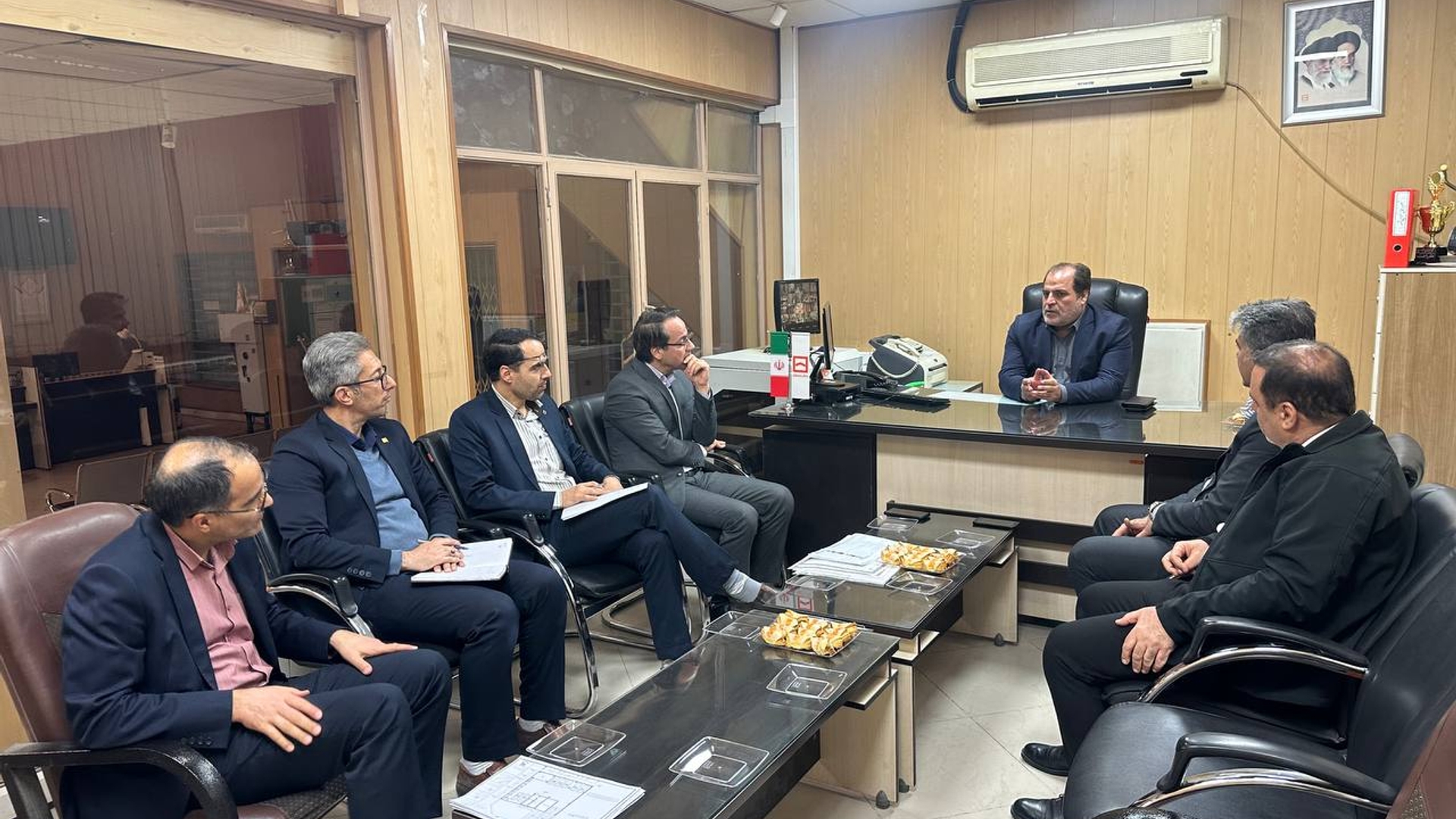 نشست فرماندار ویژه ساوه با مدیرعامل استان و مدیران شعب بانک مسکن شهرستان