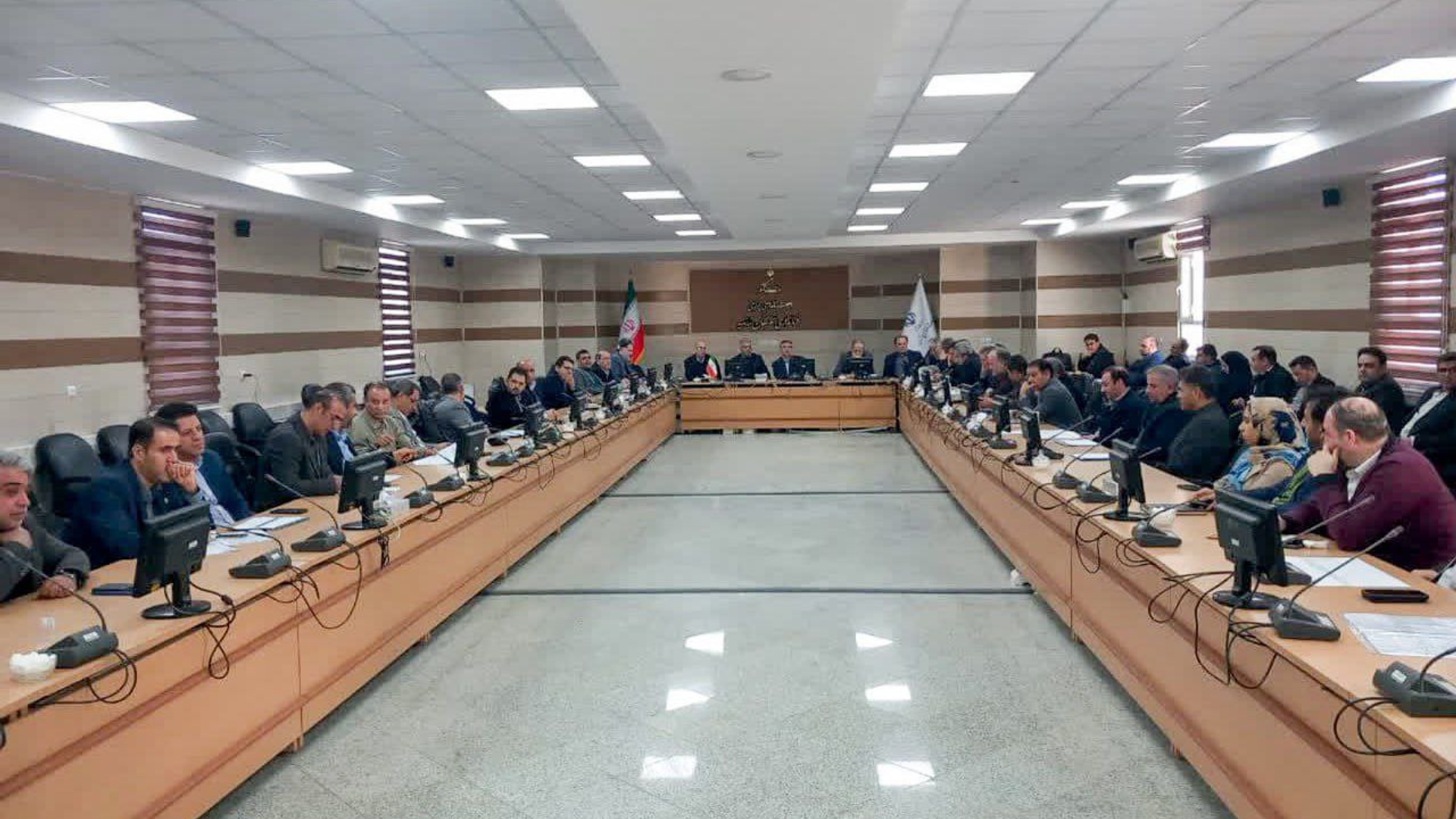 اعطای تسهیلات صندوق نوآوری و شکوفایی به متقاضیان احداث نیروگاه‌های خورشیدی.