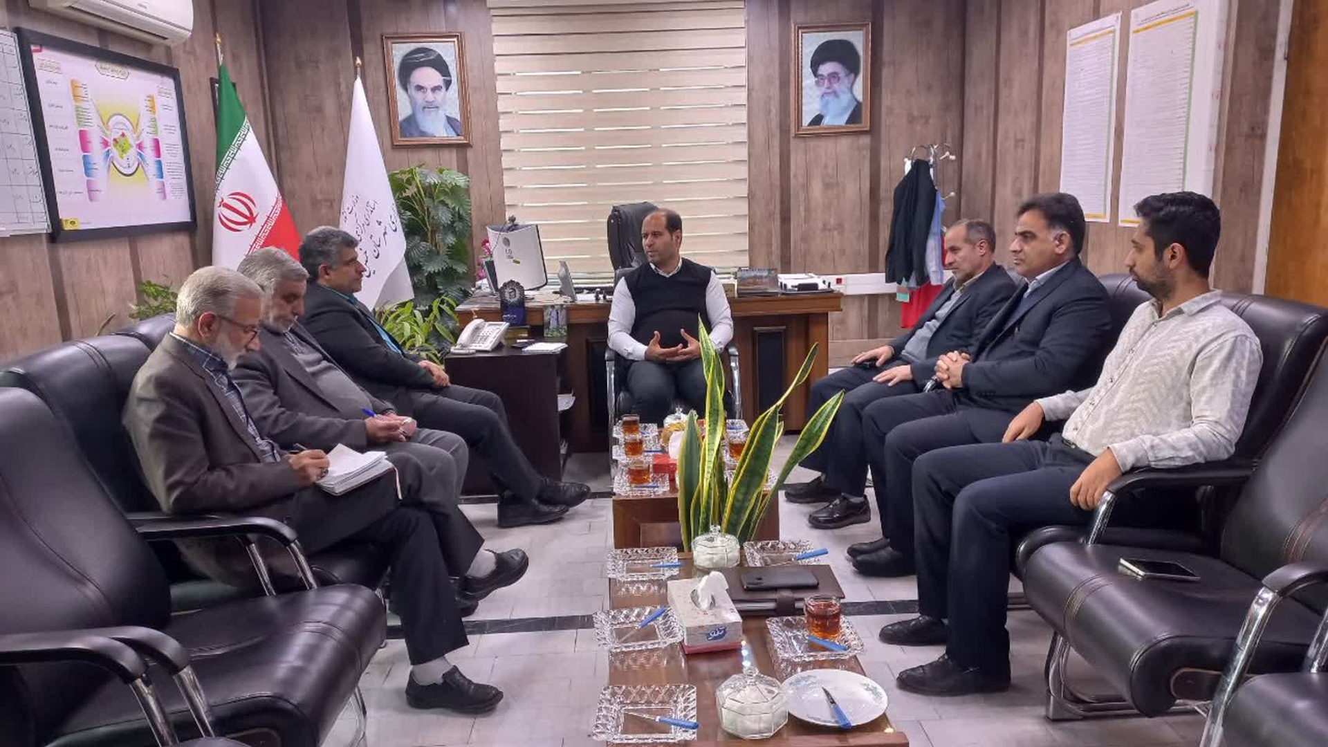 نشست فرماندار و رئیس هیات نظارت بر انتخابات شهرستان خمین برگزار شد