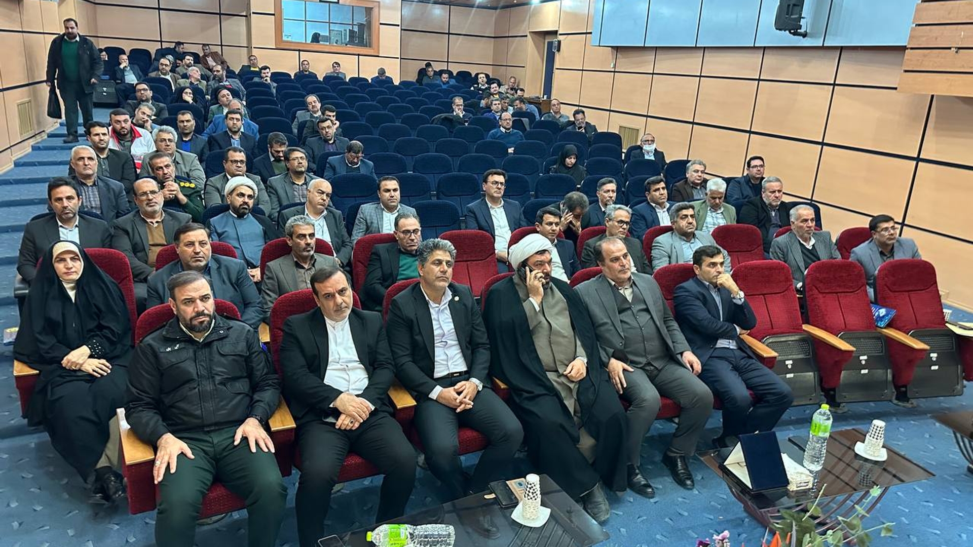 جلسه شورای اداری شهرستان ساوه با حضور دکتر سید مهدی حسینی معاون استاندار و فرماندار ویژه شهرستان ساوه و مسئولین شهرستان برگزار شد.