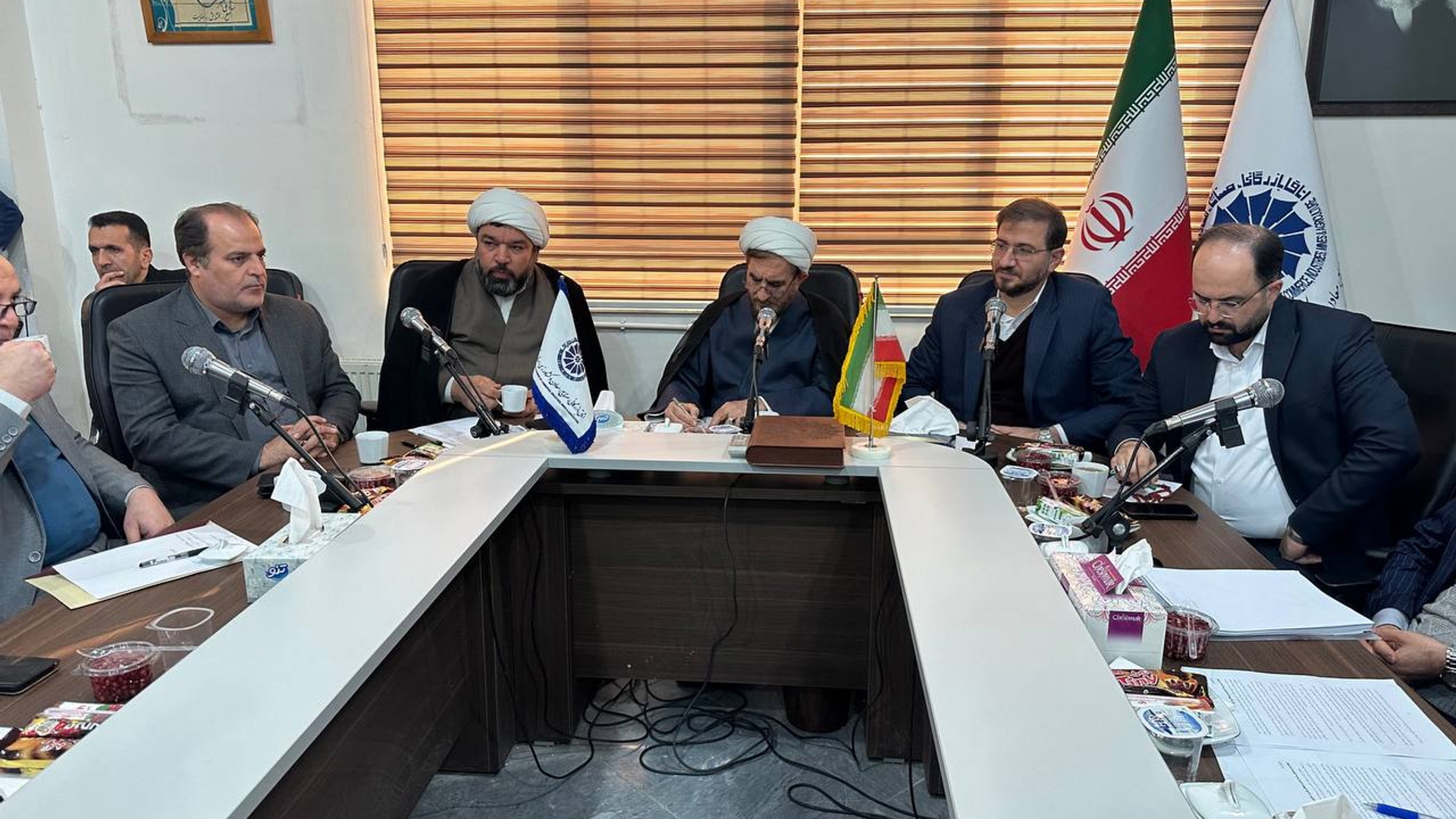 جلسه ستاد اقتصاد مقاومتی و کمیته حمایت از سرمایه‌گذاری و تولید شهرستان ساوه