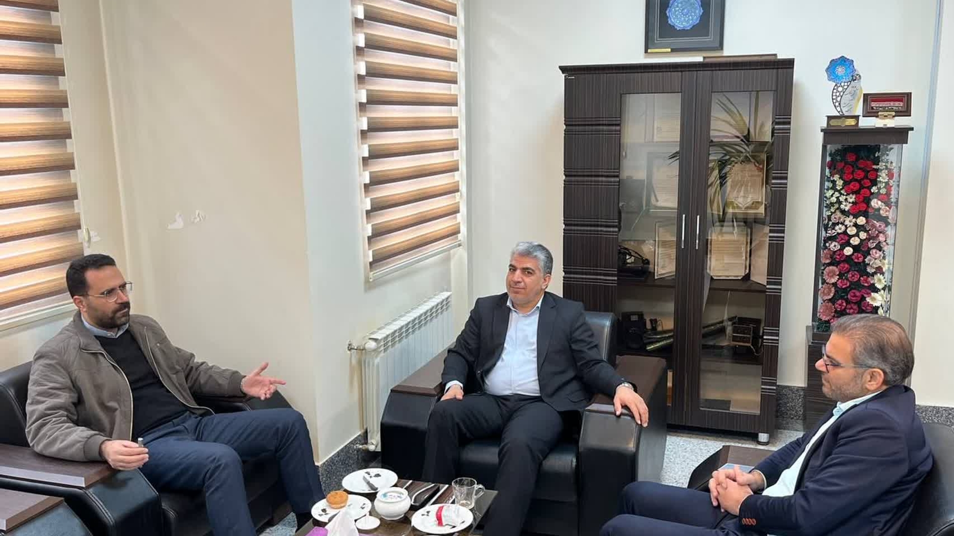 نشست و بازدید مدیرکل پدافند غیرعامل استان از زیرساخت‌های  ثبت احوال استان