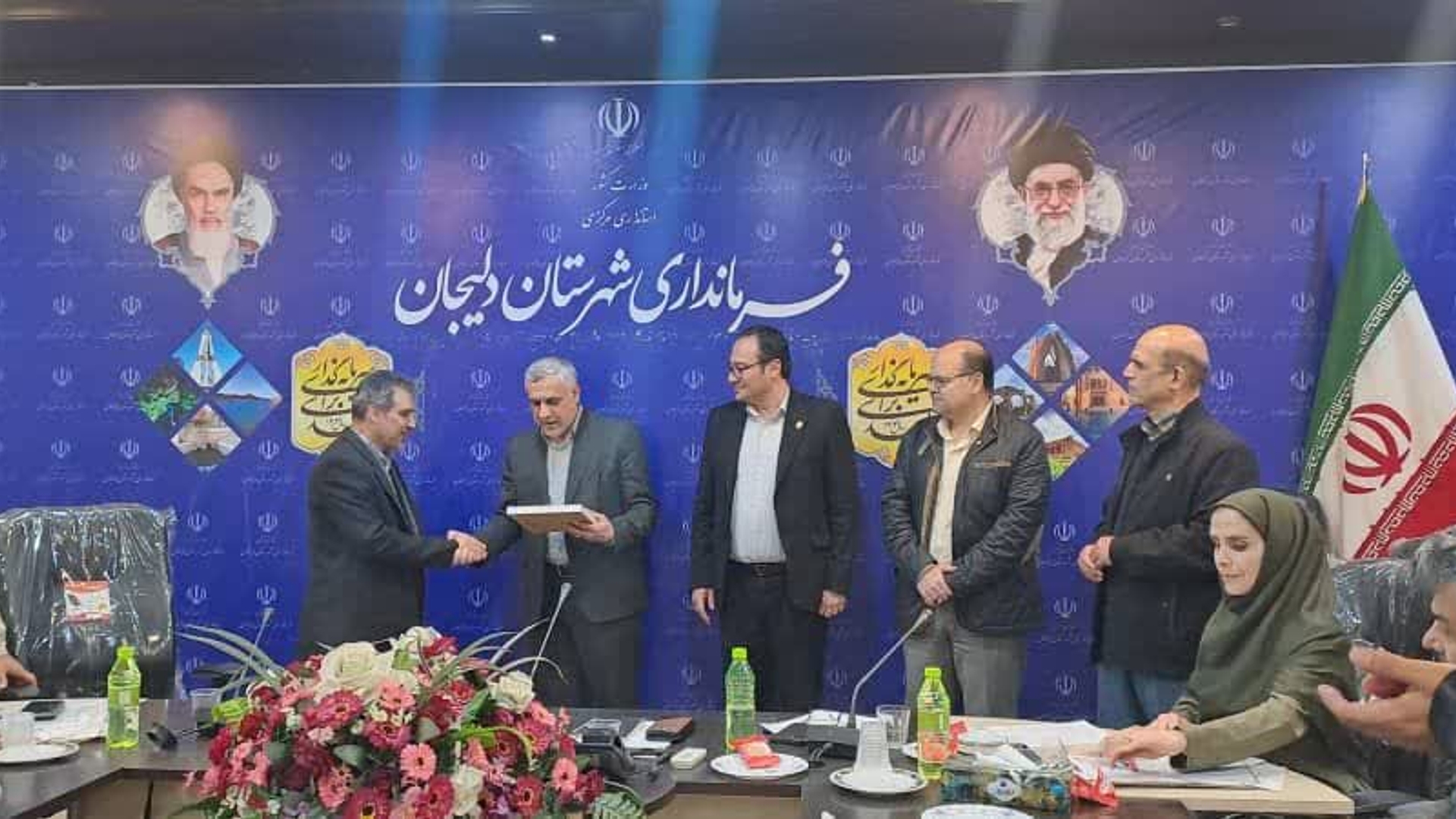 جلسه مشترک شورای اجتماعی و کارگروه اجتماعی، فرهنگی، سلامت، زنان و خانواده شهرستان دلیحان با حضور مدیر کل امور اجتماعی و فرهنگی برگزار شد..