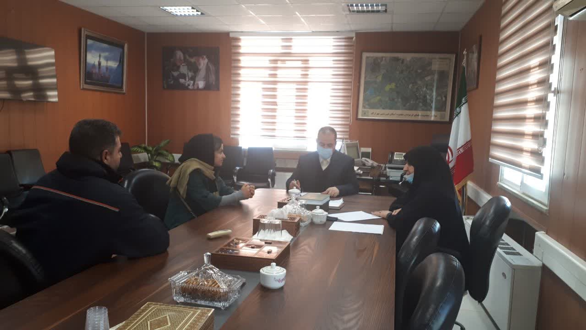 #رسیدگی_به_درخواست_های_مردمی .
🔵🔴رسیدگی به مشكلات شهروندان در برنامه ملاقات مردمی با فرماندار  شهرستان اراک