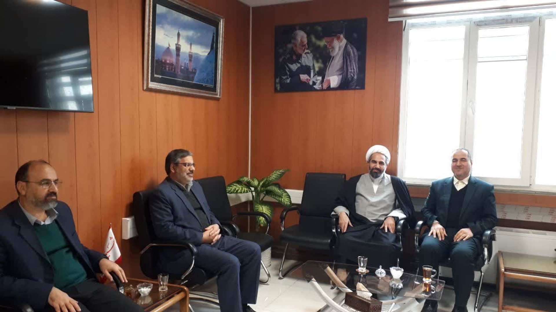 نماینده شورای نگهبان در استان مرکزی با حضور در دفتر فرماندار اراک با عبدالرضا حاجی‌علی‌بیگی دیدار کرد