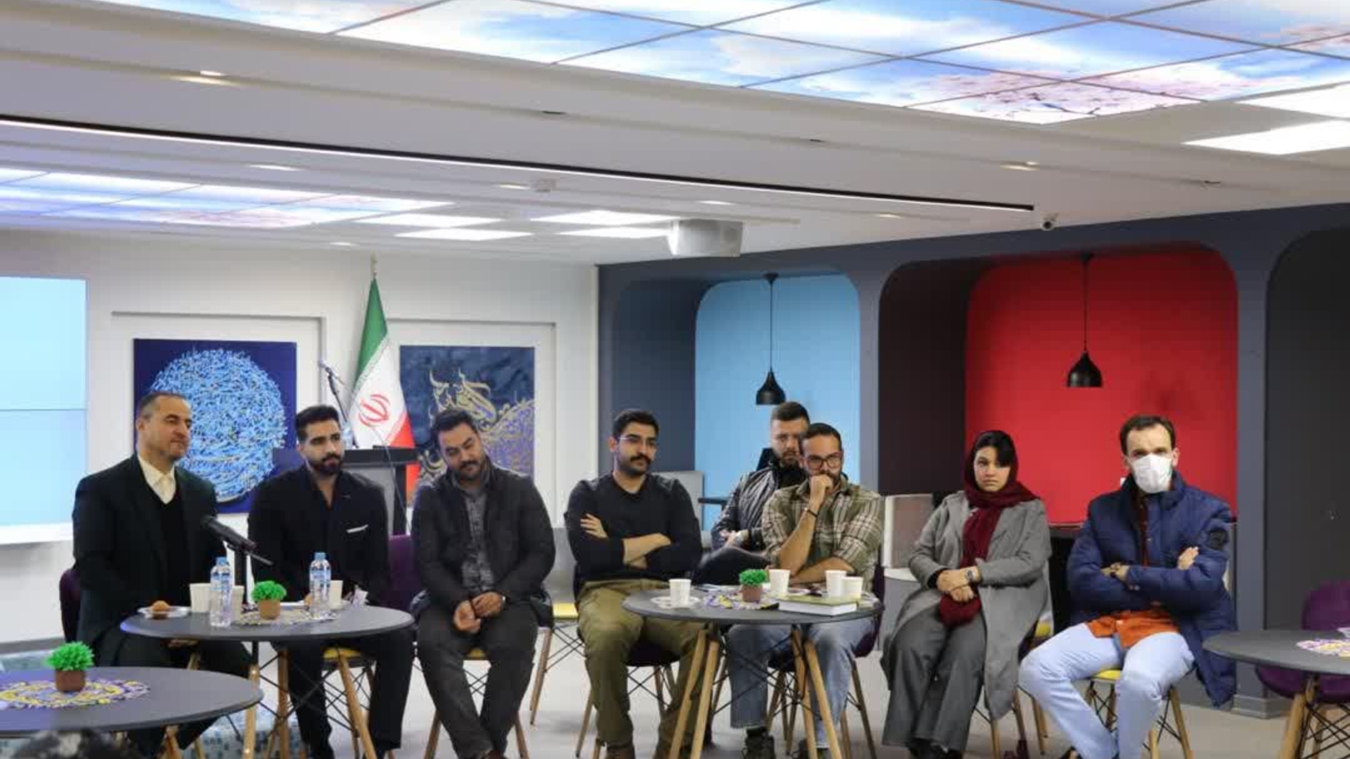 نشست صمیمی عبدالرضا حاج‌علی‌بیگی فرماندار شهرستان اراک با تعدادی از جوانان