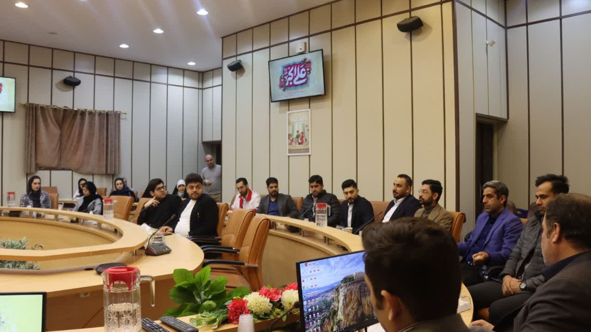 گزارش تصویری از نشست جمعی از جوانان با دکتر سید مهدی حسینی معاون استاندار و فرماندار ویژه شهرستان ساوه به مناسبت روز جوان