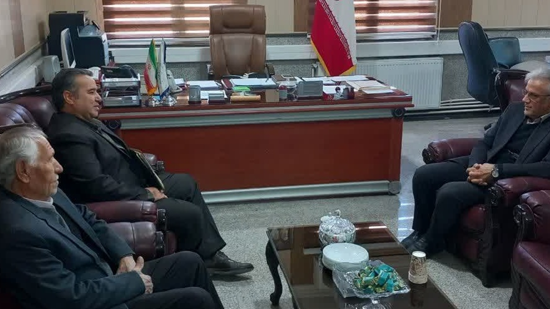 نشست مدیرعامل و رئیس هیأت‌مدیره تعاونی روستایی زرندیه با فرماندار