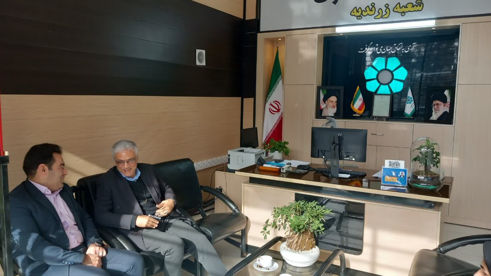 بازدید سرزده فرماندار زرندیه از بانک توسعه تعاون شعبه زرندیه