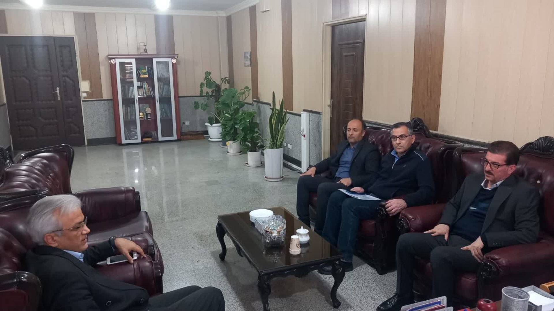 دیدار معاون فنی و مهندسی شرکت گاز استان مرکزی با فرماندار زرندیه