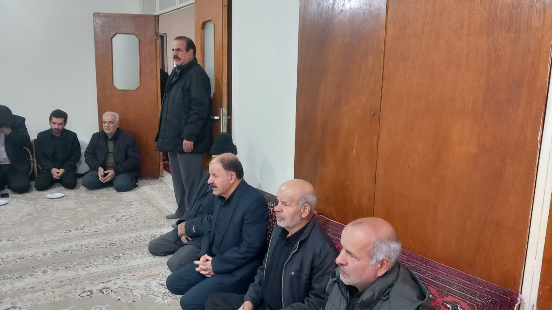 حضور فرماندار و مسئولان شهرستان زرندیه در منزل پدر شهید اهلعلی فتحی
