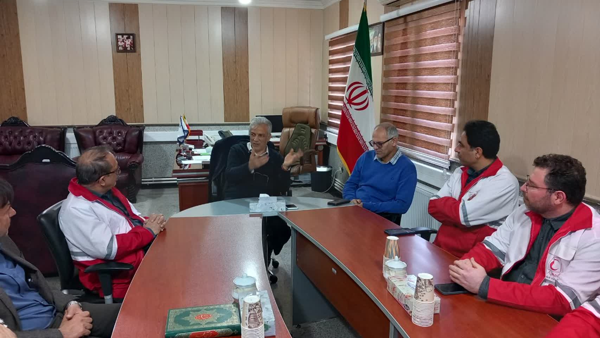 پیگیری مسائل و مشکلات هلال‌احمر زرندیه در نشست با فرماندار