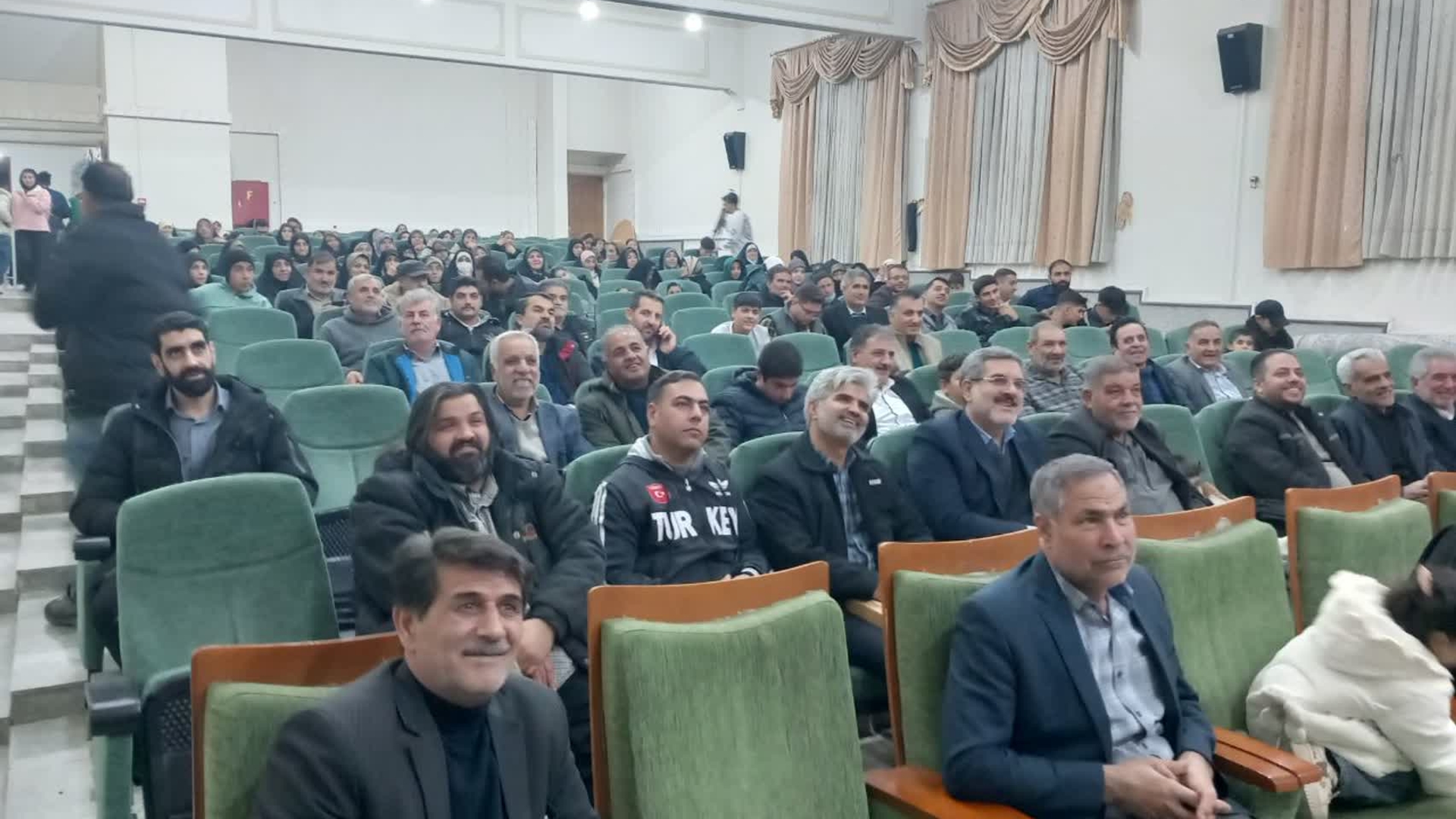 تجلیل از خادمین موکب محبین اهل البیت در مراسم گرامیداشت حضرت علی (ع) و شهید سلیمانی