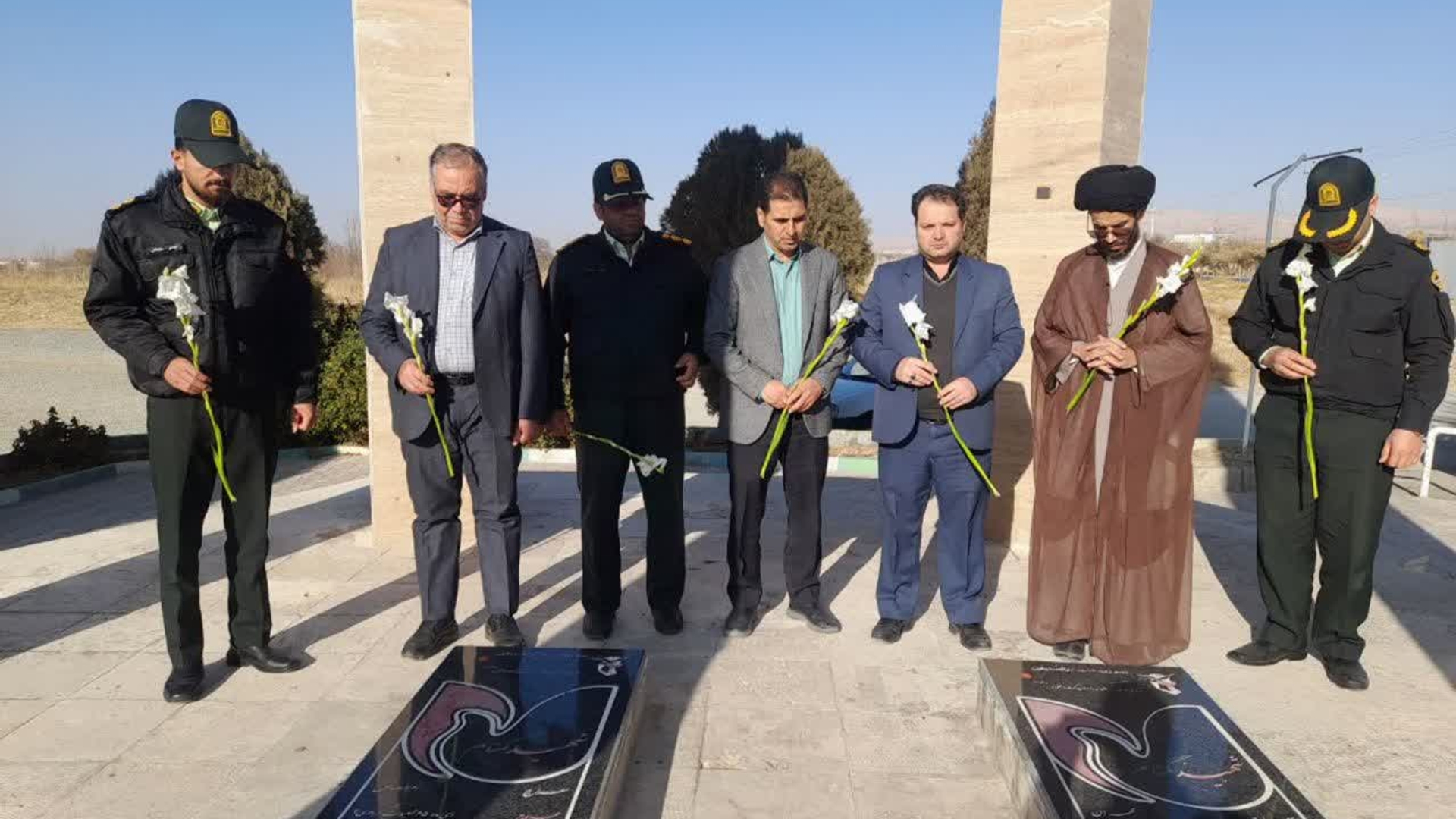 🔹غبارروبی و گلباران مزار مطهر شهدای گمنام شهرستان کمیجان با حضور عیسی‌آبادی معاون فرماندار و جمعی از مسئولان ادارات و نهادهای شهرستان