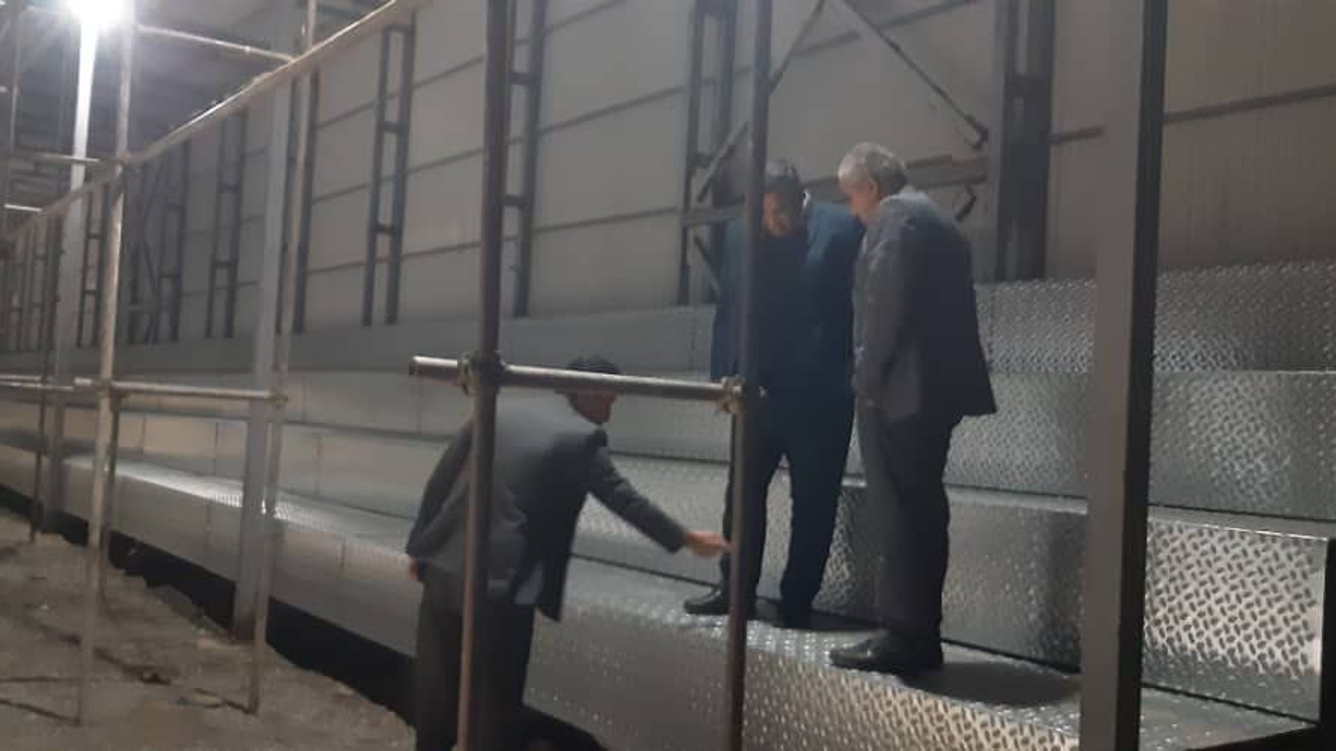 🔻بازدید شبانه فرماندار شهرستان کمیجان از روند اجرای پروژه ورزشگاه شهر میلاجرد