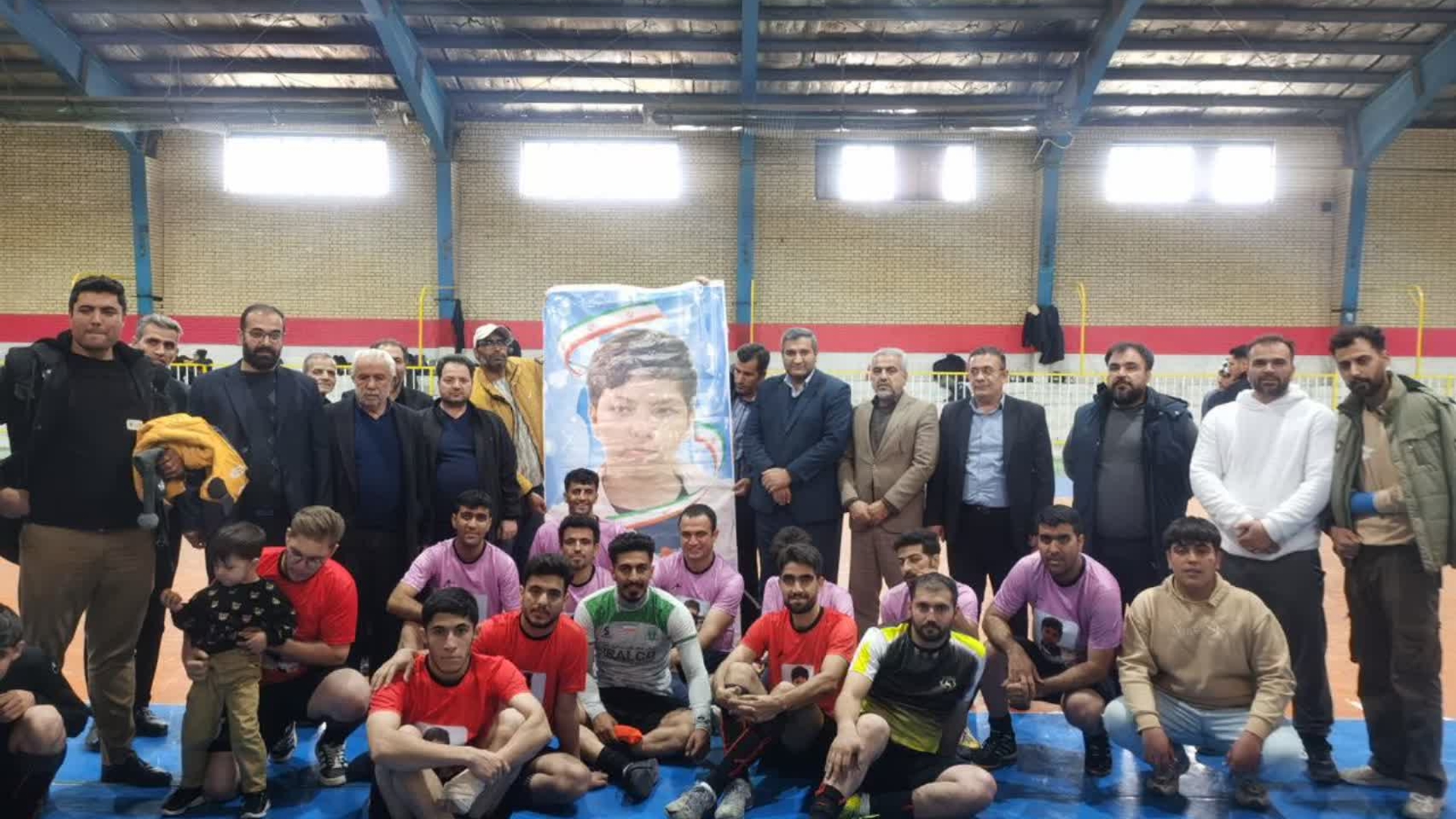 🔻حضور فرماندار شهرستان کمیجان در فینال مسابقات فوتسال جام بزرگداشت دانش‌آموز شهید جعفرآبادی