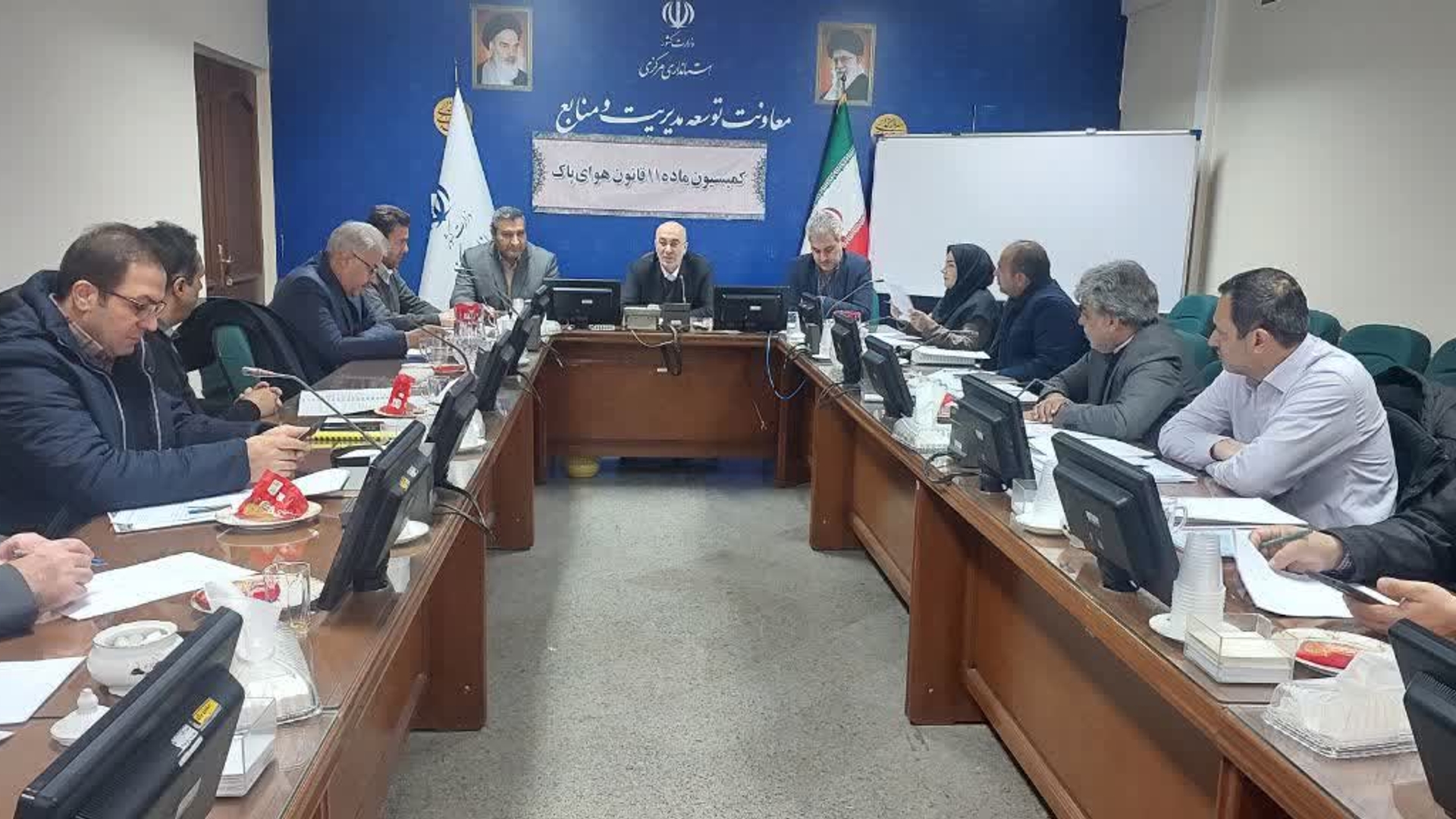 🔻طرح چهار پروژه اقتصادی شهرستان کمیجان در کمیسیون ماده ۱۱ قانون هوای پاک استانداری و تصویب آن‌ها با حضور فرماندار