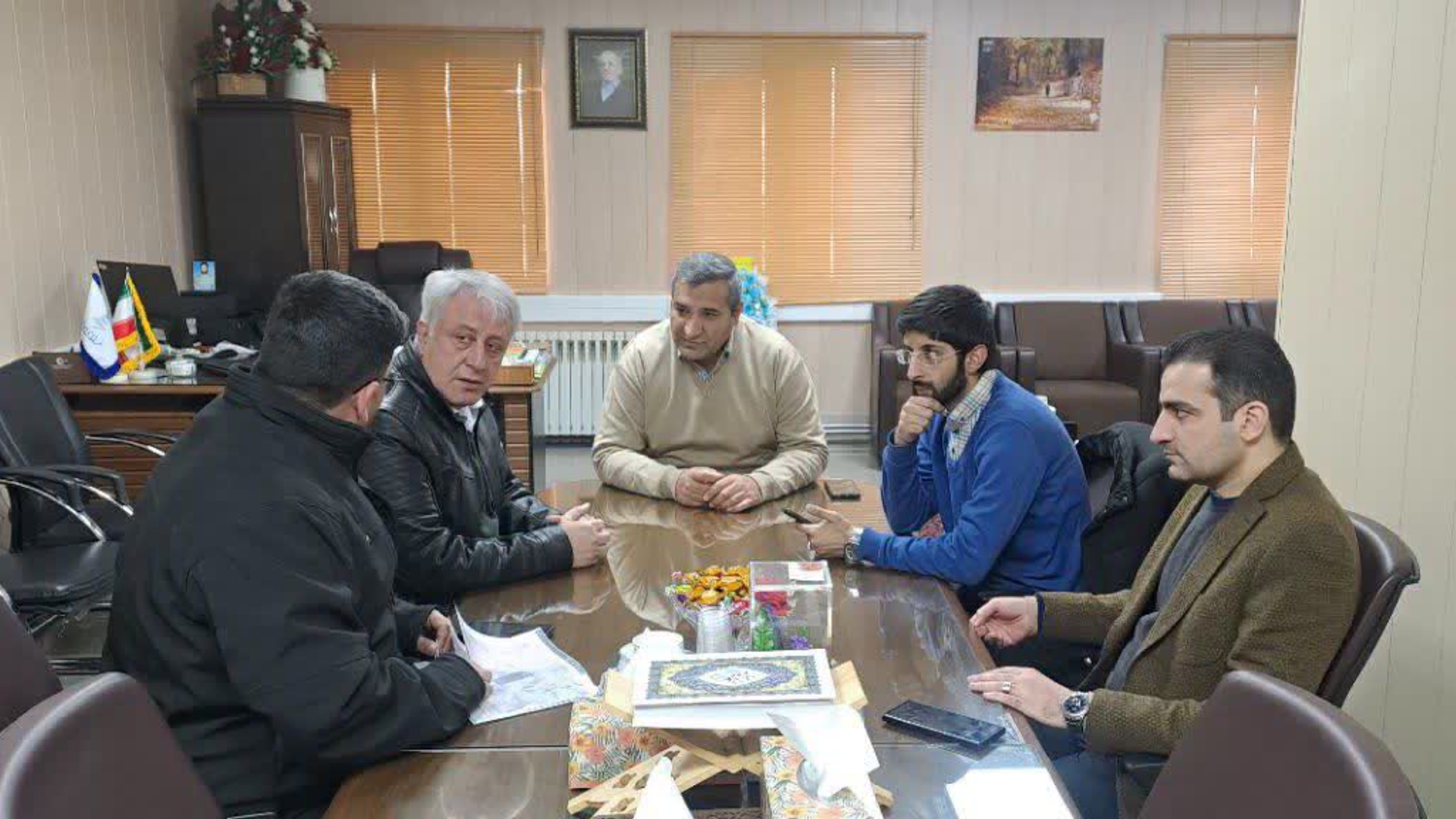 🔻برگزاری جلسه پیگیری جذب سرمایه‌گذار نیروگاه خورشیدی ۶ مگاواتی در شهرستان کمیجان