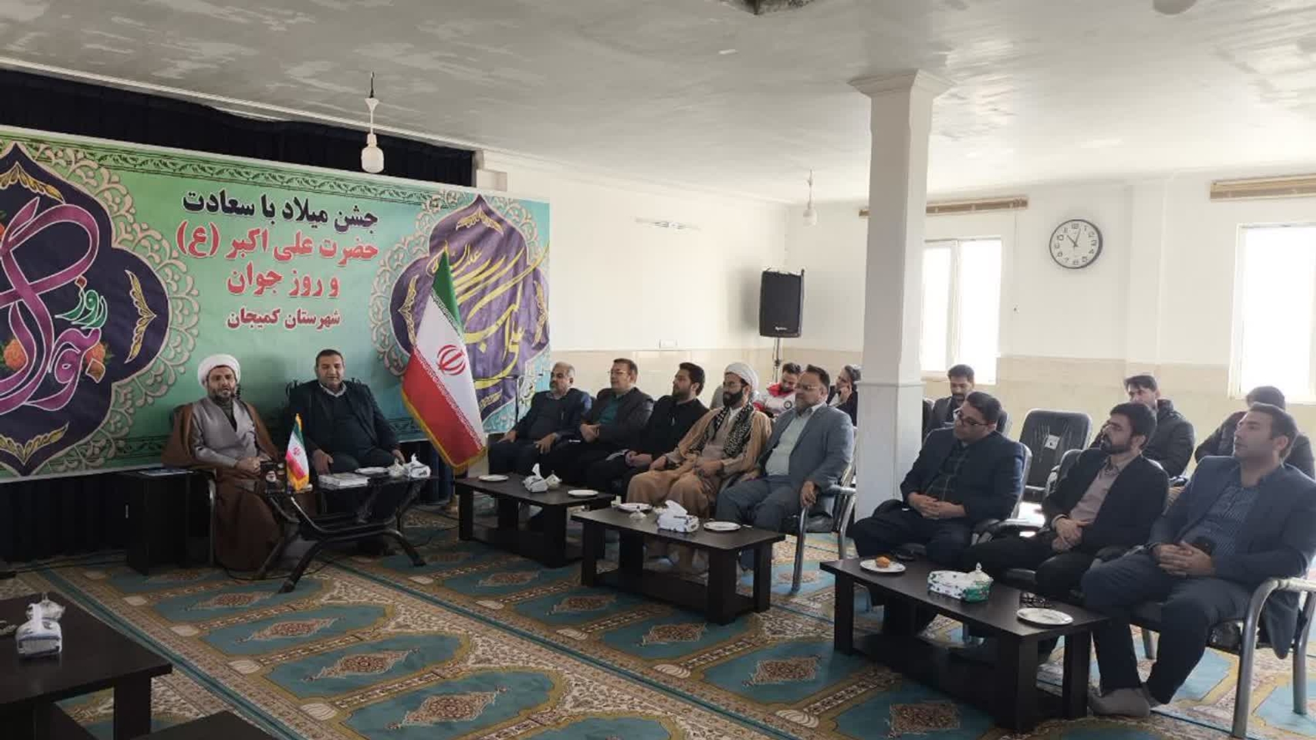 🔻دیدار فرماندار و اعضای شورای اداری شهرستان کمیجان با امام جمعه به مناسبت آغاز دهه فجر