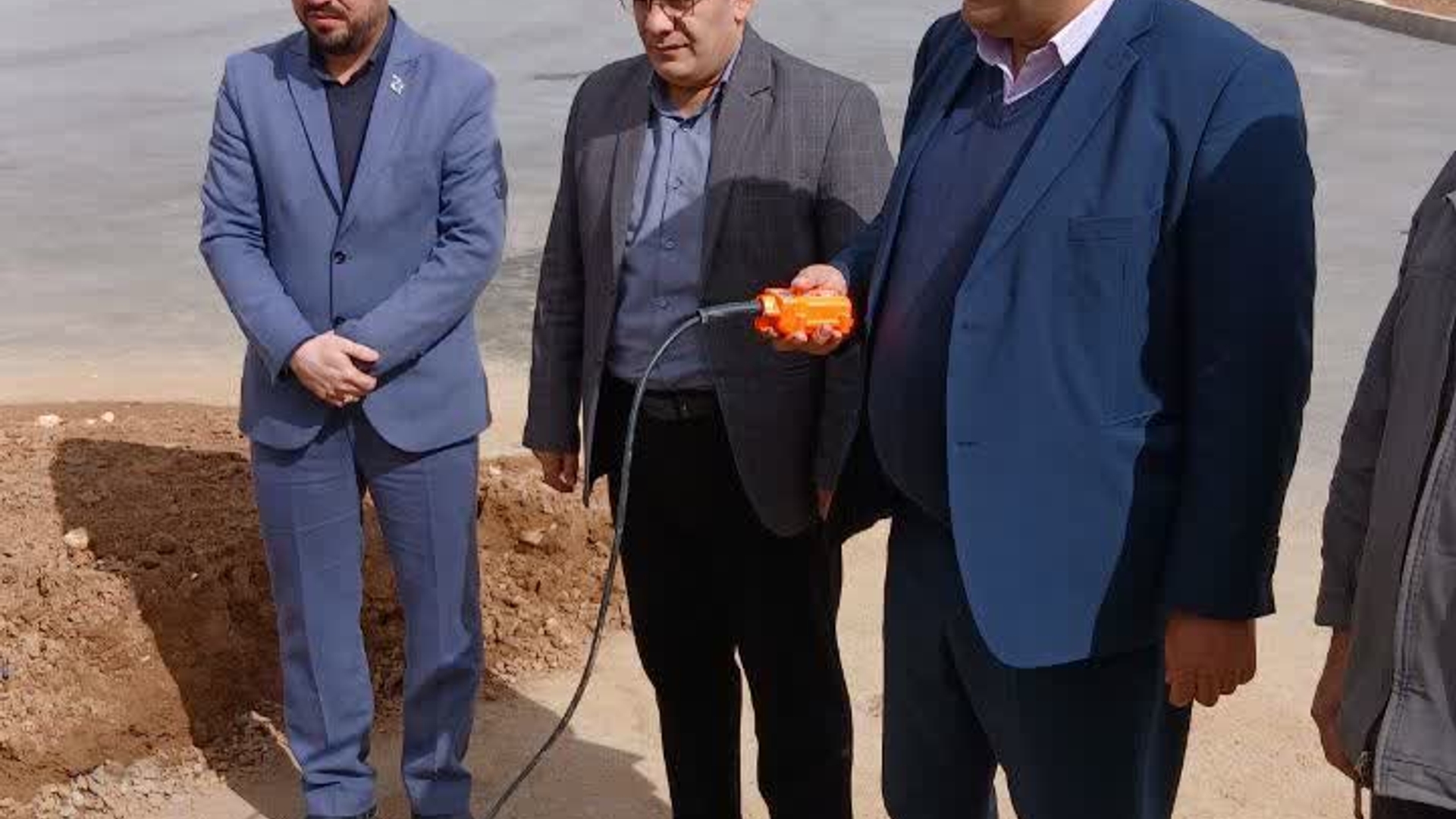 🔻پروژه تکمیل شبکه ۲۰ کیلوولت و احداث روشنایی نواحی صنعتی سمقاور و خنجین افتتاح شد