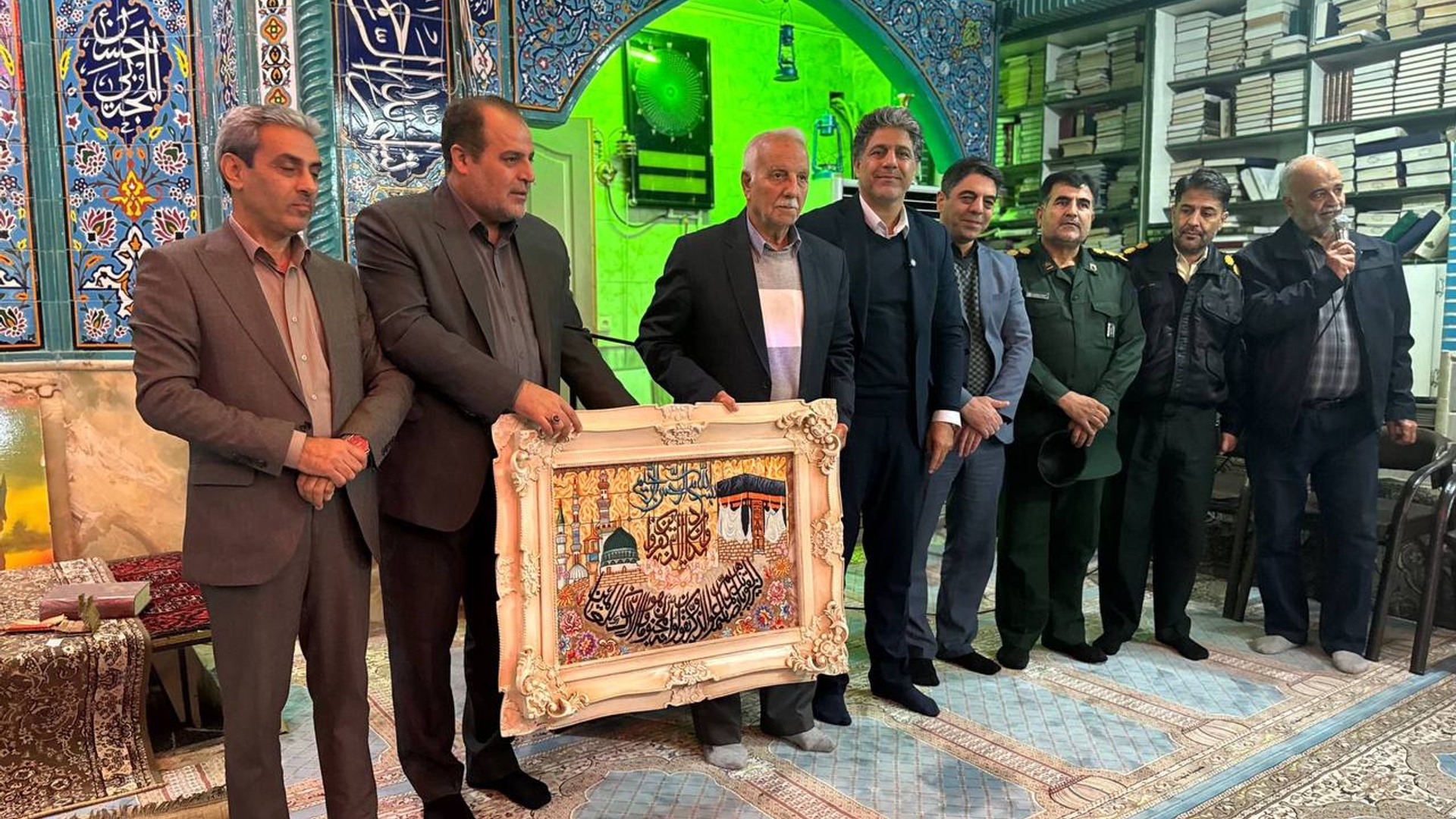 همزمان با ایام الله دهه مبارک فجر؛
رونمایی از سردیس استاد سمندر