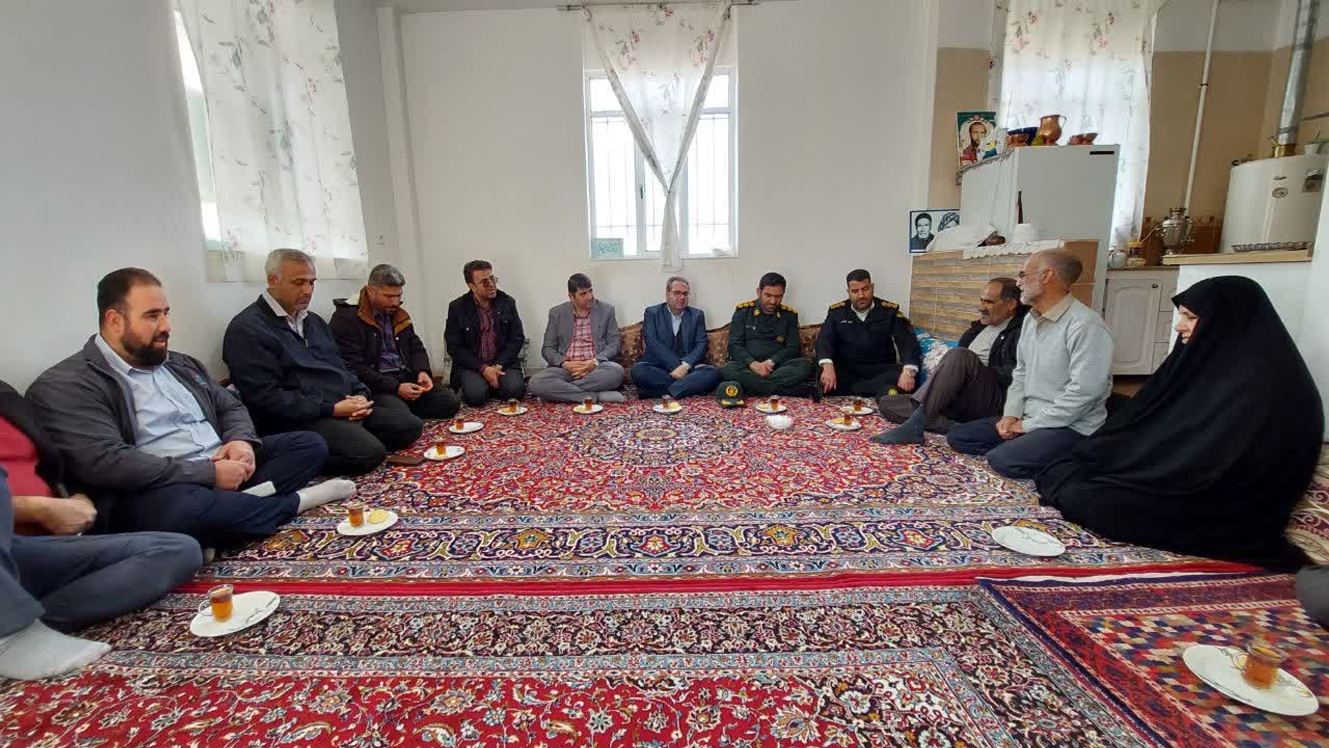 مراسم گلباران قبور شهدا و دیدار با خانواده شهدای والامقام در روستای گلچشمه شهرستان محلات برگزار شد.