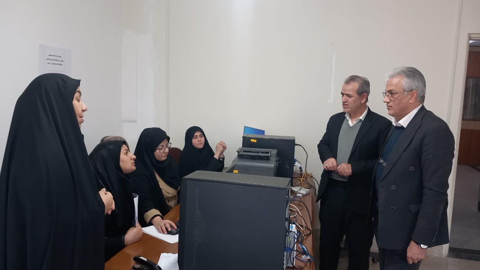 حضور فرماندار شهرستان زرندیه در محل ثبت‌نام هفتمین دوره انتخابات شوراها