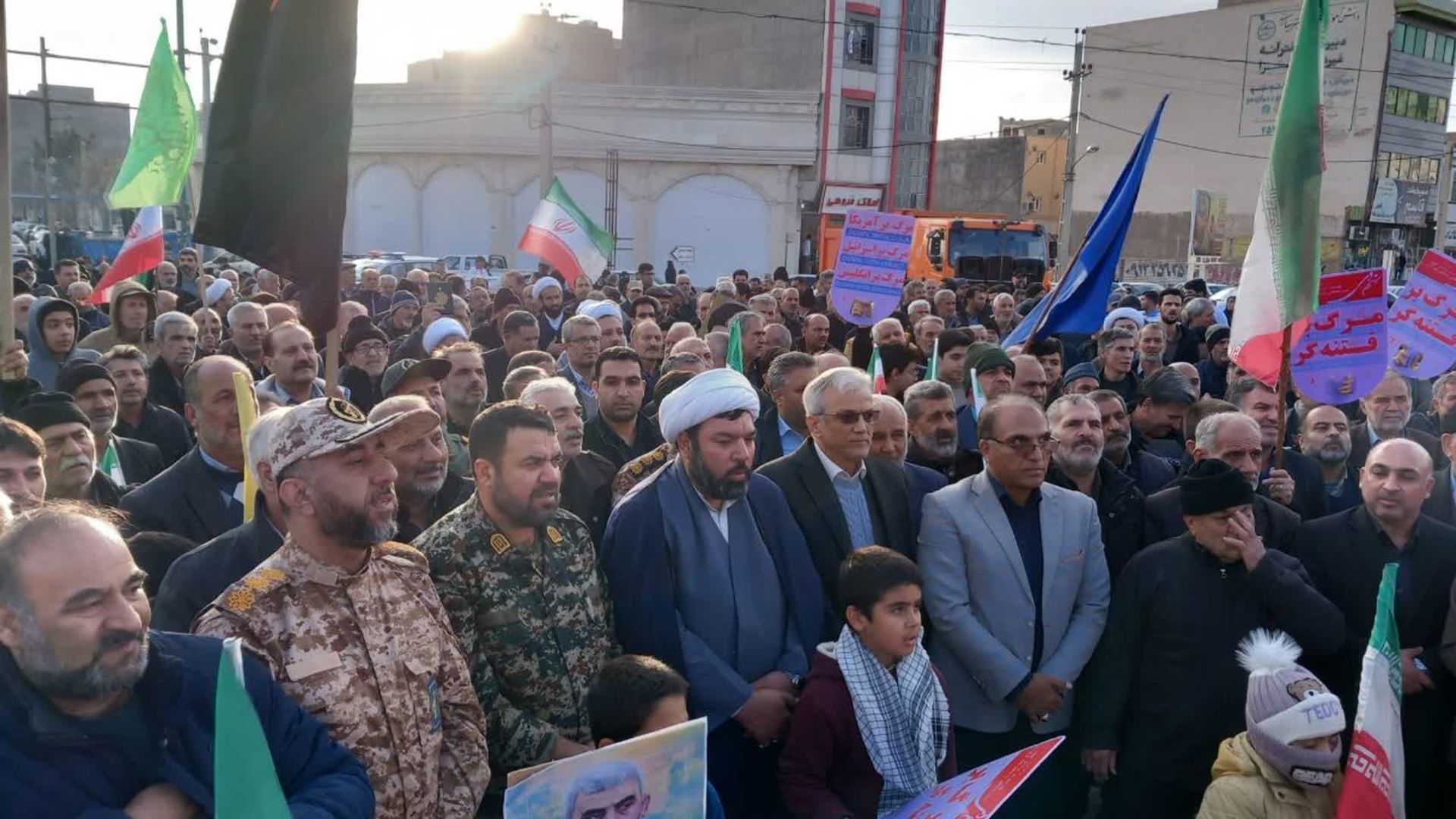 اجتماع عظیم مردم زرندیه در حمایت از انقلاب و انزجار از استکبار جهانی