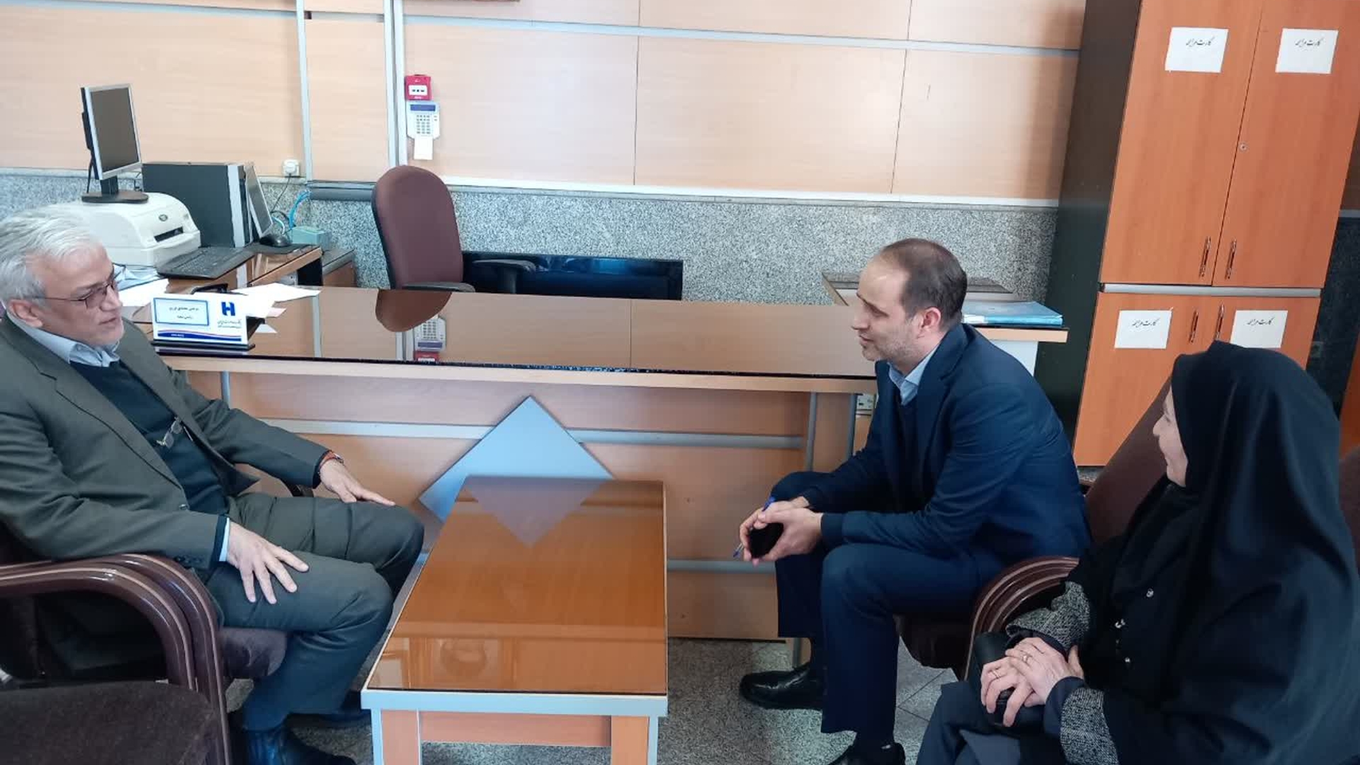 بازدید فرماندار شهرستان زرندیه از شهرداری و شعب بانک ملی و صادرات پرندک