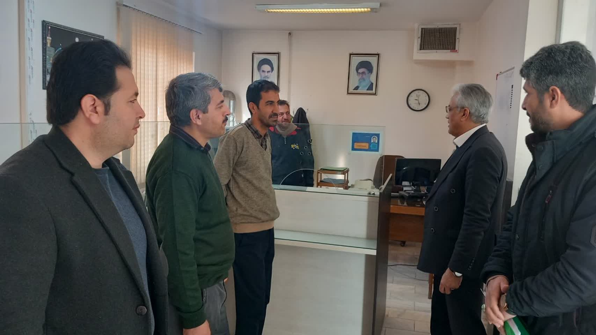 بازدید فرماندار شهرستان زرندیه از اداره آب و فاضلاب و بیمارستان امام رضا (ع) مأمونیه