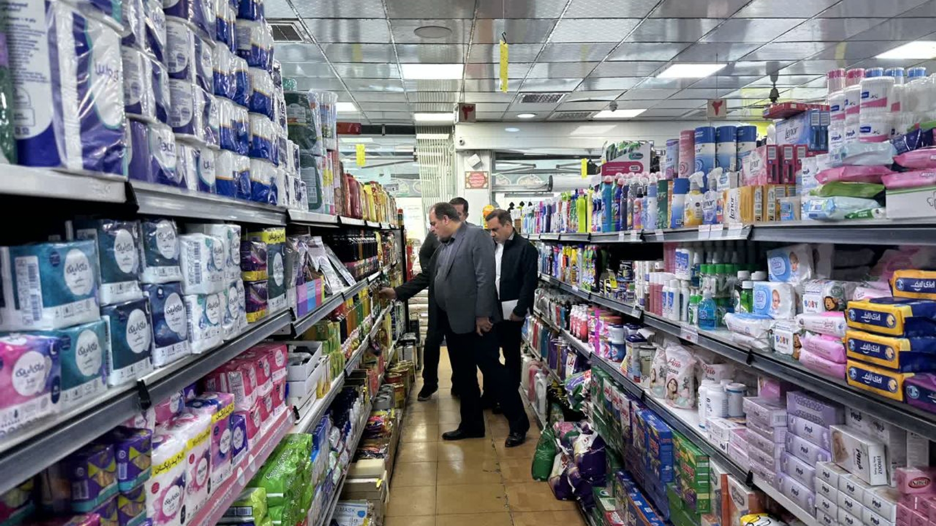 فرماندار: بازار کالاهای اساسی ساوه تحت نظارت میدانی قرار دارد