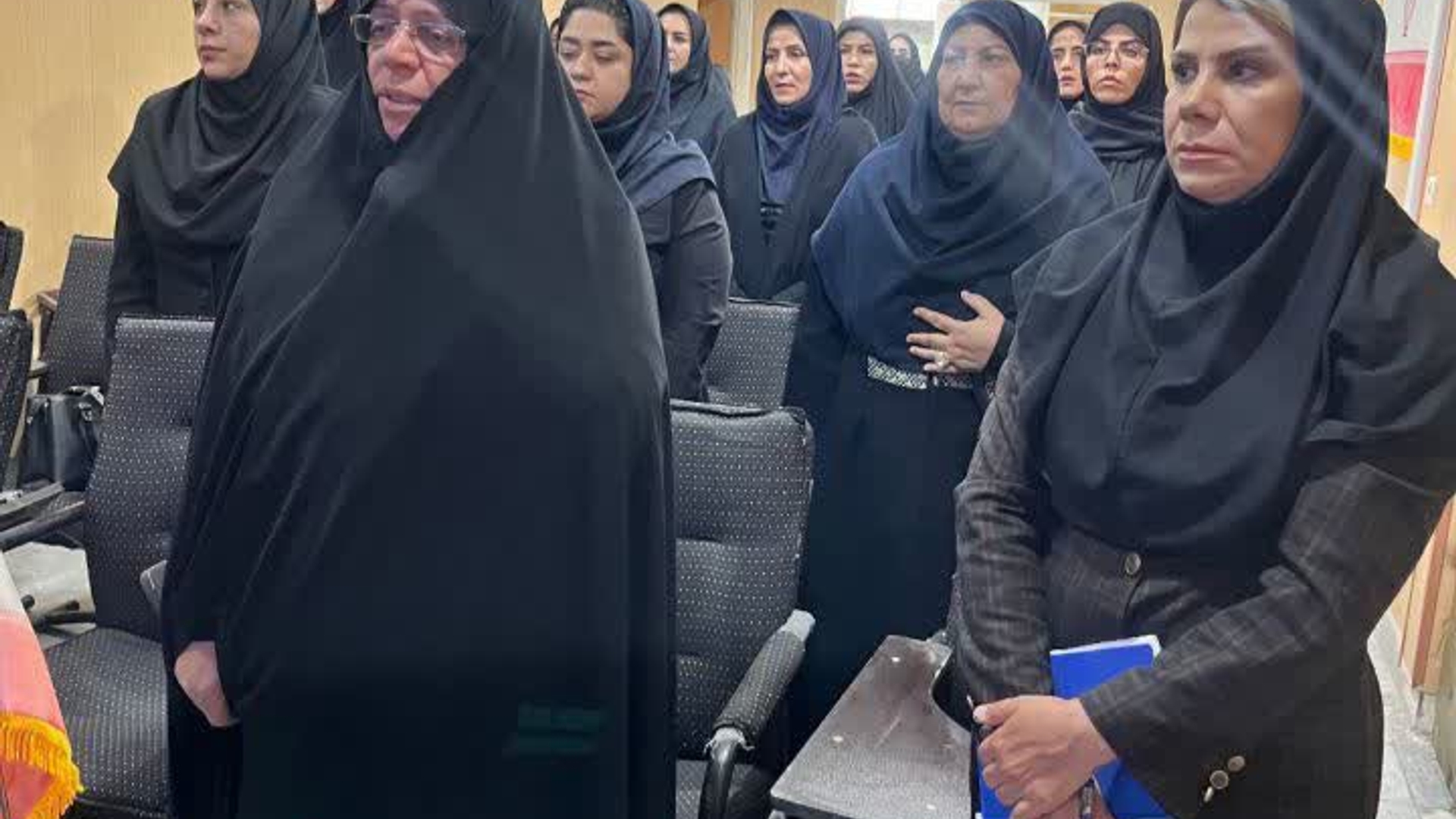 نخستین نشست بانوان نامزد در هفتمین دوره انتخابات شورای اسلامی اراک با حضور مفتح زاده مدیرکل امور زنان و خانواده و ملک زاده مسئول خانه احزاب در محل خانه احزاب استان مرکزی برگزار شد.