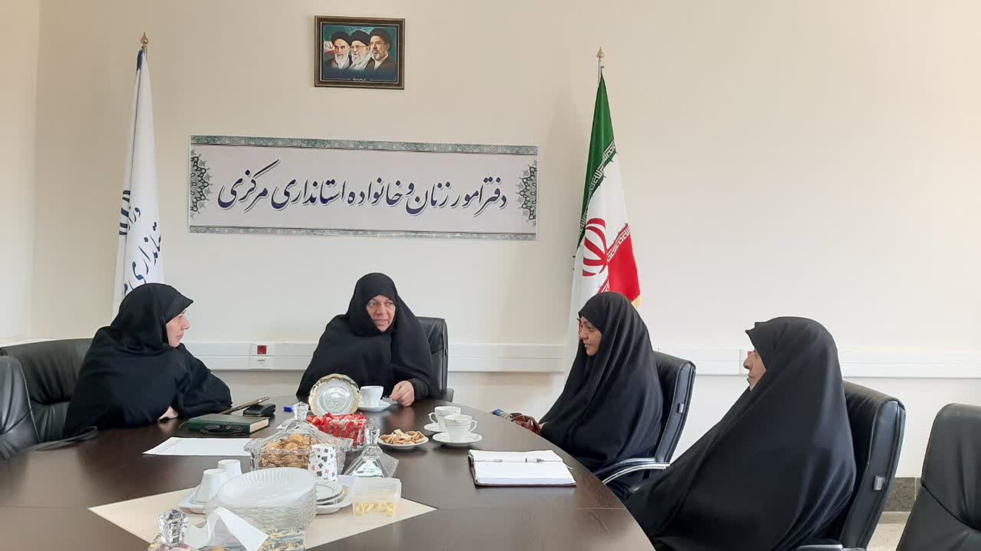 جلسه هیات رئیسه ستادپشتیبانی بانوان  استان مرکزی از دفاع مقدس ومقاومت به ریاست مفتح زاده مدیرکل امور زنان و خانواده استانداری با حضور اعضا برگزار شد.

سه شنبه ۸ اردیبهشت ۱۴۰۵