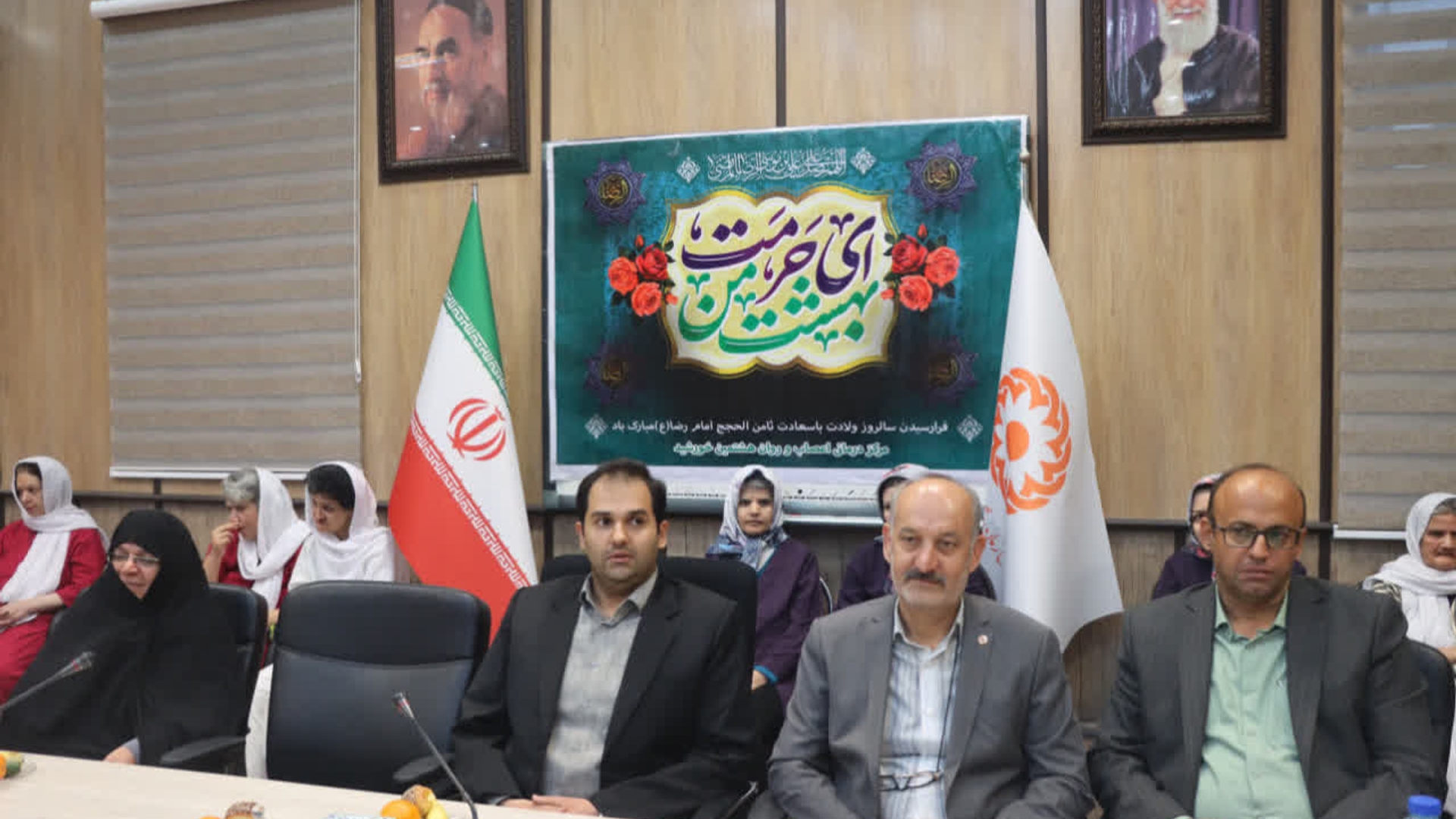 گزارش تصویری/مراسم سالروز میلاد با سعادت حضرت امام رضا (ع) با حضور مفتح زاده مدیر کل دفتر امور بانوان و خانواده استانداری مرکزی ، اله دادی مدیر کل بهزیستی استان مرکزی ، حاج علی بیگی فرماندار اراک ، دکتر رضایی معاون دادستان عمومی و انقلاب اراک ، ملا اسماعیلی مدیر کل امور اقتصاد و دارایی استان مرکزی و خادمین محترم کانون خدمت های رضوی در مرکز درمانی اعصاب و روان « هشتمین خورشید » برگزار شد .