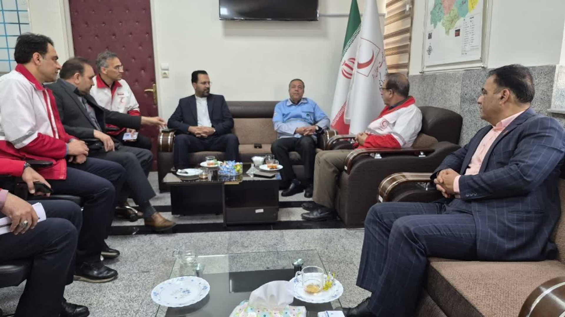 دیدار مدیرکل مدیریت بحران استانداری مرکزی با مدیرعامل جمعیت هلال‌احمر استان به مناسبت هفته هلال‌احمر