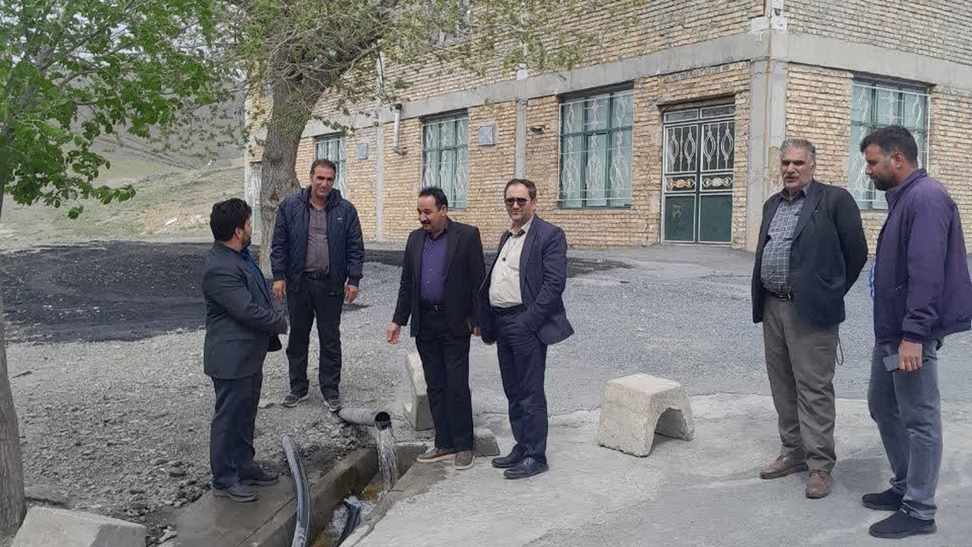 بررسی میدانی مشکلات روستای قطب آباد با حضور فرماندار شهرستان خنداب