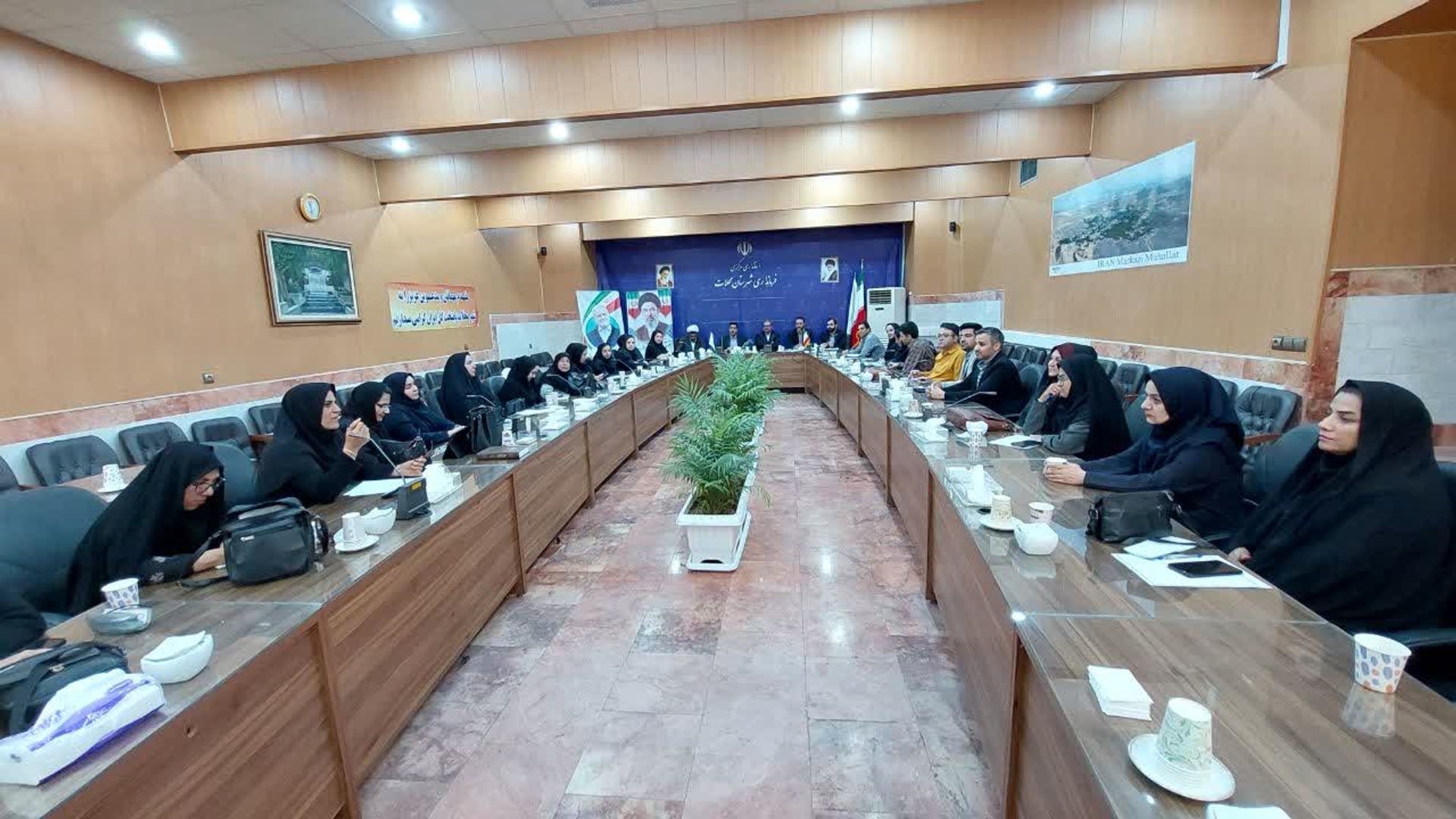 برگزاری جلسه بررسی آسیب‌های اجتماعی با محوریت پیشگیری از خودکشی در شهرستان محلات