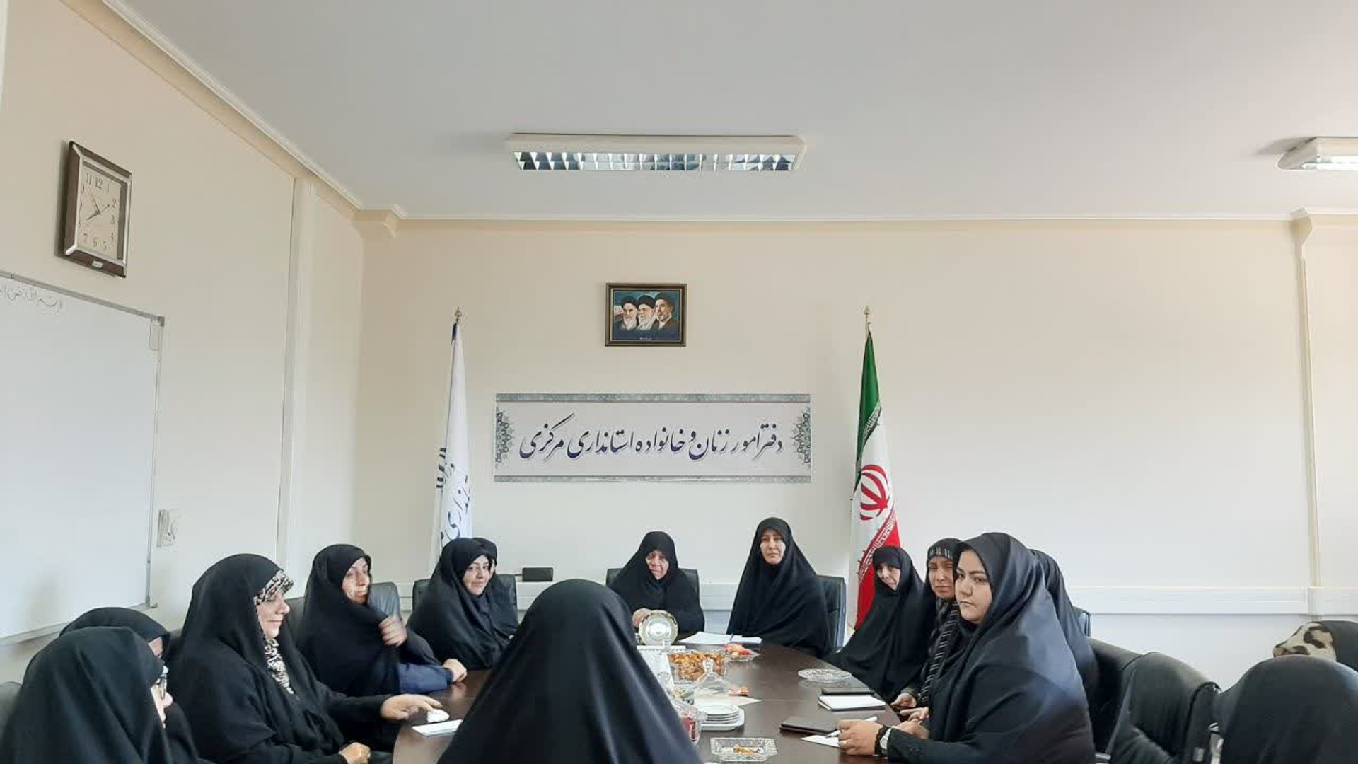 جلسه ستاد پشتیبانی بانوان از دفاع مقدس و مقاومت استان مرکزی به ریاست «مفتح‌زاده»، مدیرکل امور زنان و خانواده استانداری و با حضور نمایندگان کمیته‌های هشت‌گانه این ستاد برگزار شد.