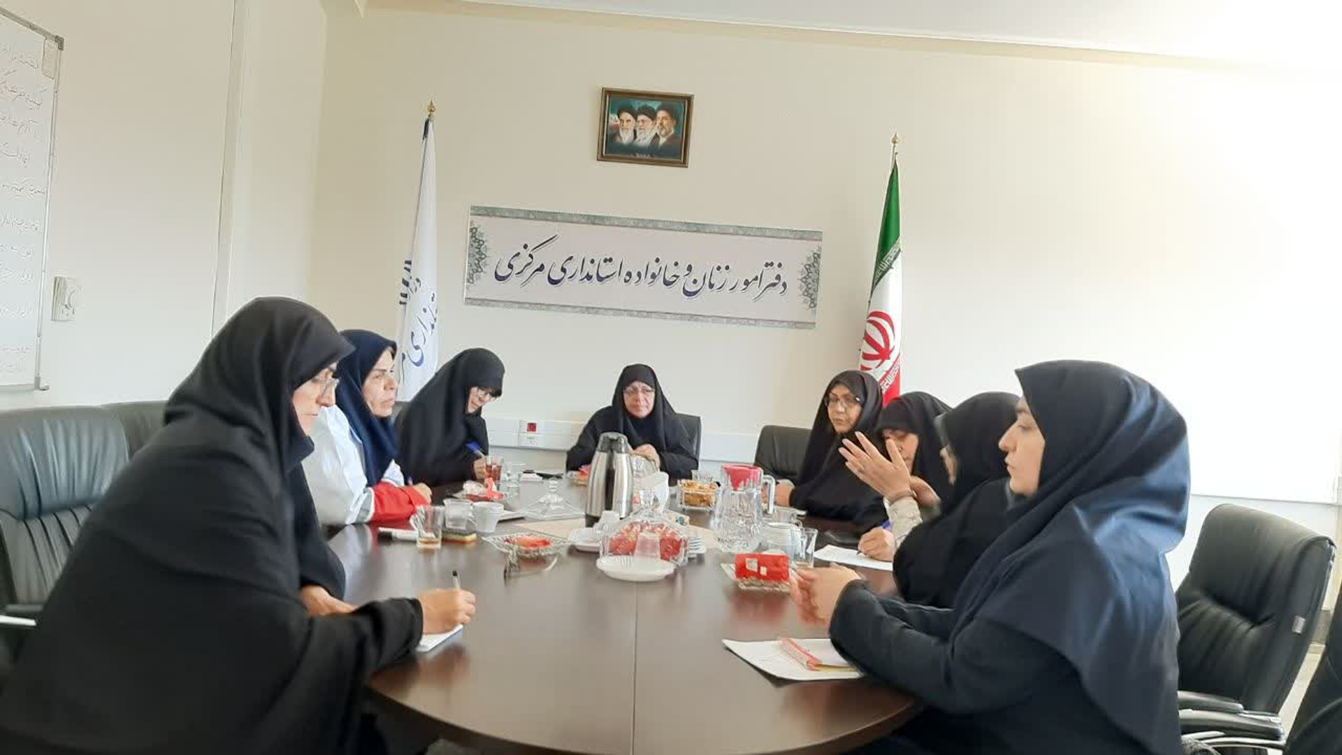 نخستین جلسه کمیته بانوان ستاد اربعین استان مرکزی به ریاست مدیرکل امور زنان و خانواده استانداری