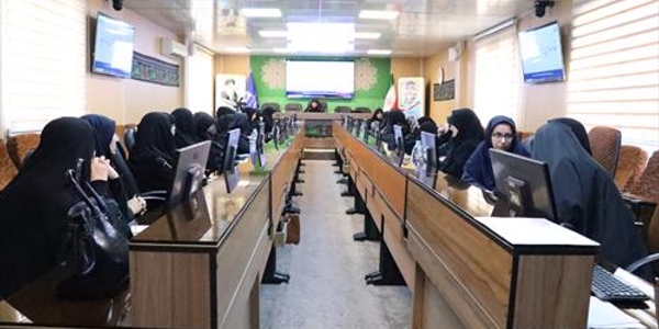 دوره آموزشی تحلیل مسائل سیاسی و نقش زنان درجنگ تحمیلی ۱۲ روزه برگزار شد
دوره آموزشی با موضوع «تحلیل مسائل سیاسی روز و نقش و جایگاه زنان در جنگ تحمیلی ۱۲ روزه با رژیم منحوس صهیونیستی» ویژه مدیران زن و رابطین بانوان دانشگاه علوم پزشکی اراک با حضور پروین مفتح‌زاده مدیرکل دفتر امور بانوان و خانواده استانداری مرکزی و دکتر یاری کارشناس مسائل سیاسی، برگزار شد.