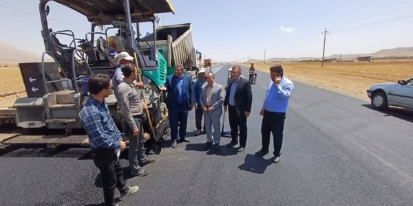 🔻 بازدید میدانی فرماندار شهرستان کمیجان از روند اجرای پروژه آسفالت محور ارتباطی کمیجان - سمقاور