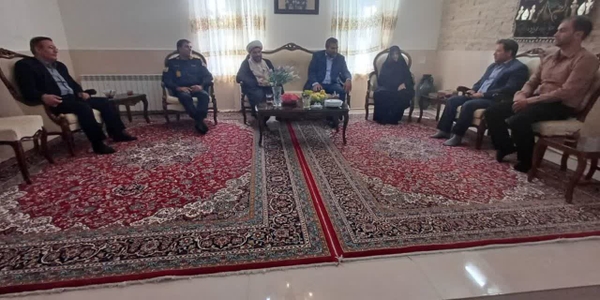 🔻تجلیل از خانواده شهید فخارنیا به عنوان خادمین نماز جمعه