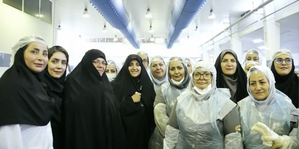 بازدید معاون رئیس‌جمهور از کارخانه‌ای با فعالیت زنان سرپرست خانوار در ساوه