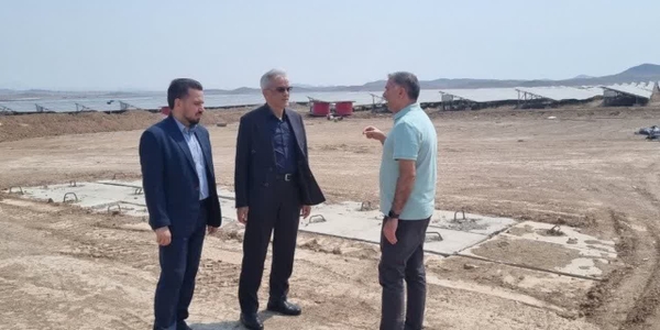 بازدید سرپرست فرمانداری زرندیه از نیروگاه خورشیدی متانول کاوه