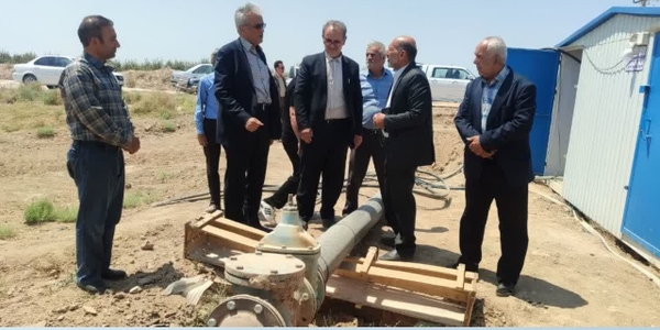 مهدی احمدی از روند راه‌اندازی چاه جدید آب شرب خشکرود بازدید کرد