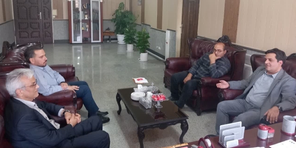 🔹آبادیان مدیر عامل شرکت راه سازی بنادر ظهر روز شنبه ۱۱ مردادماه در دفتر فرماندار با مهدی احمدی سرپرست فرمانداری دیدار و گفتگو کرد.