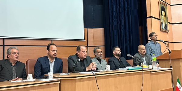 گفت‌وگوی دکتر حسینی و مسئولین استانی با نانوایان ساوه